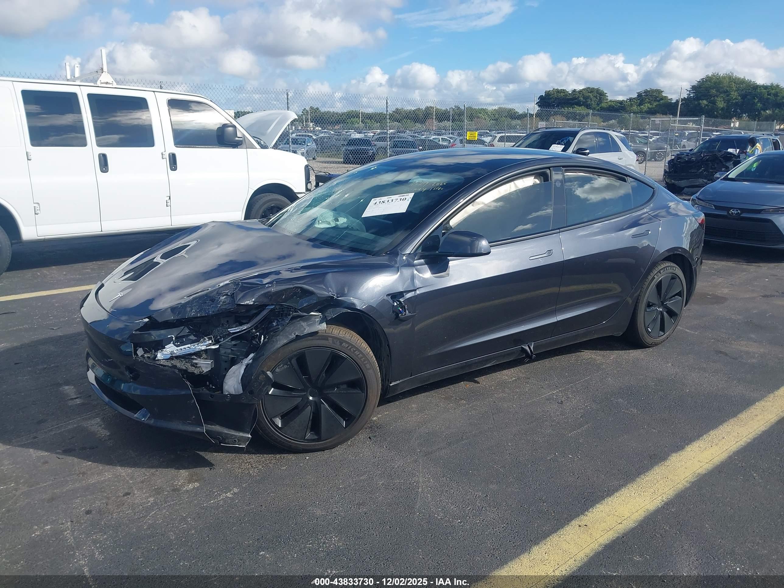 TESLA MODEL image 2