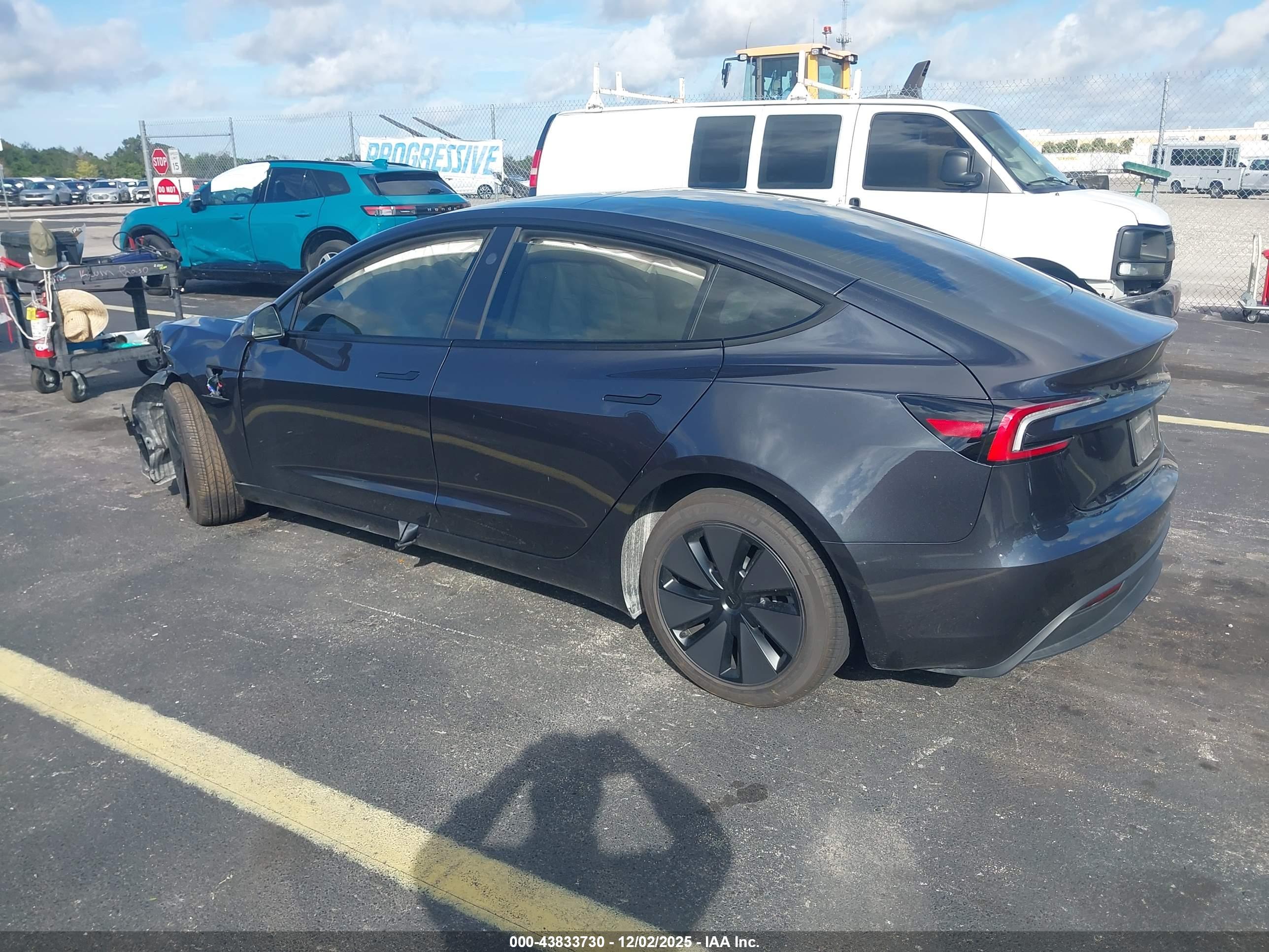 TESLA MODEL image 3