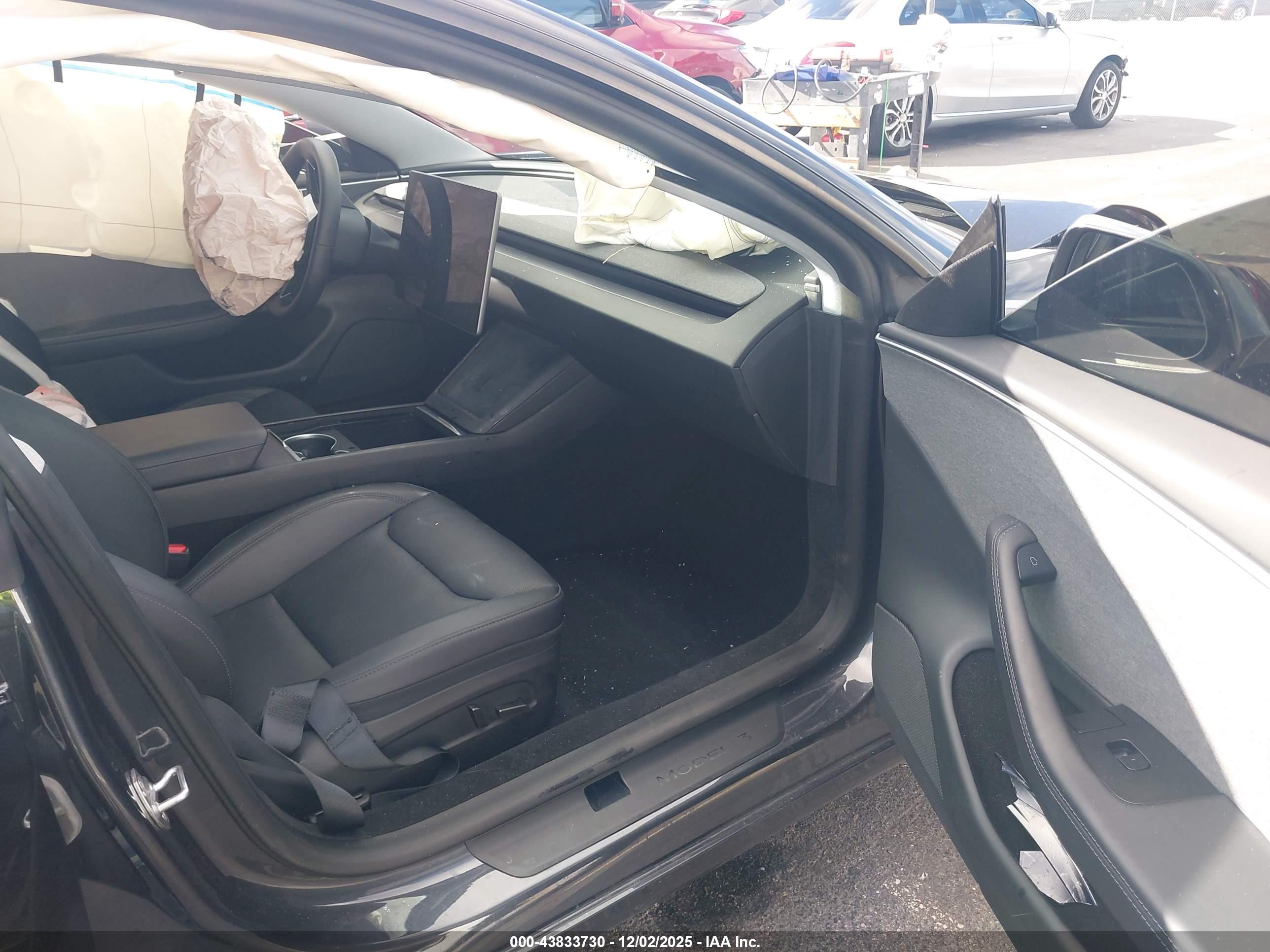 TESLA MODEL image 5