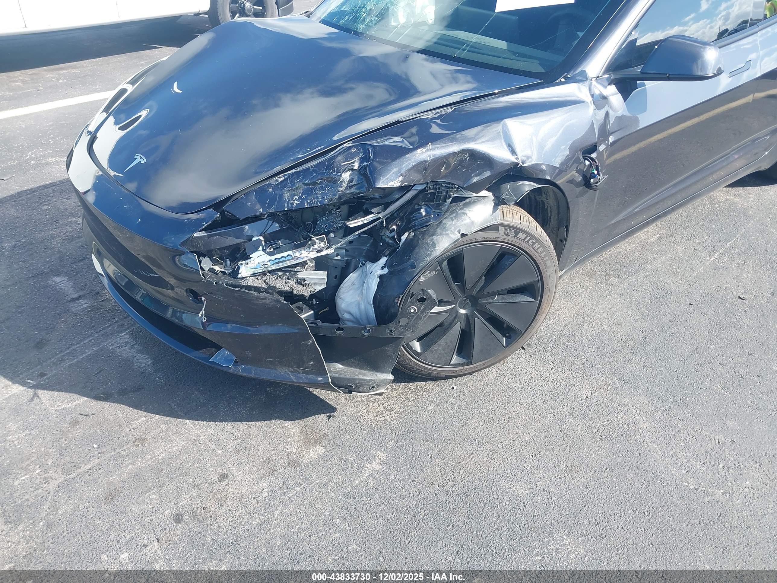 TESLA MODEL image 6