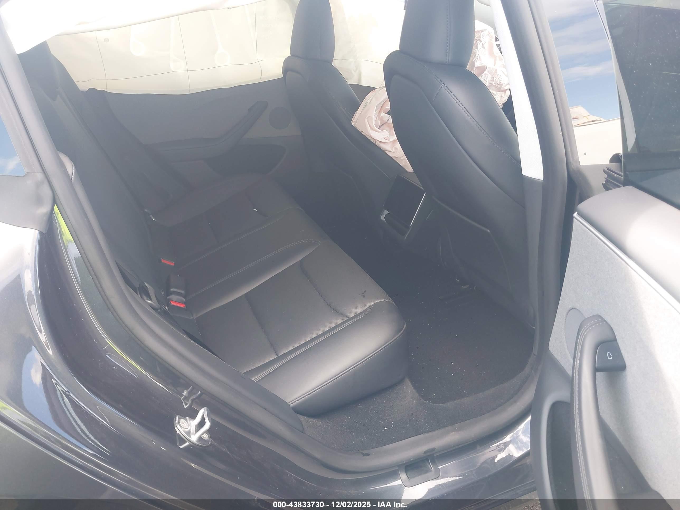 TESLA MODEL image 8
