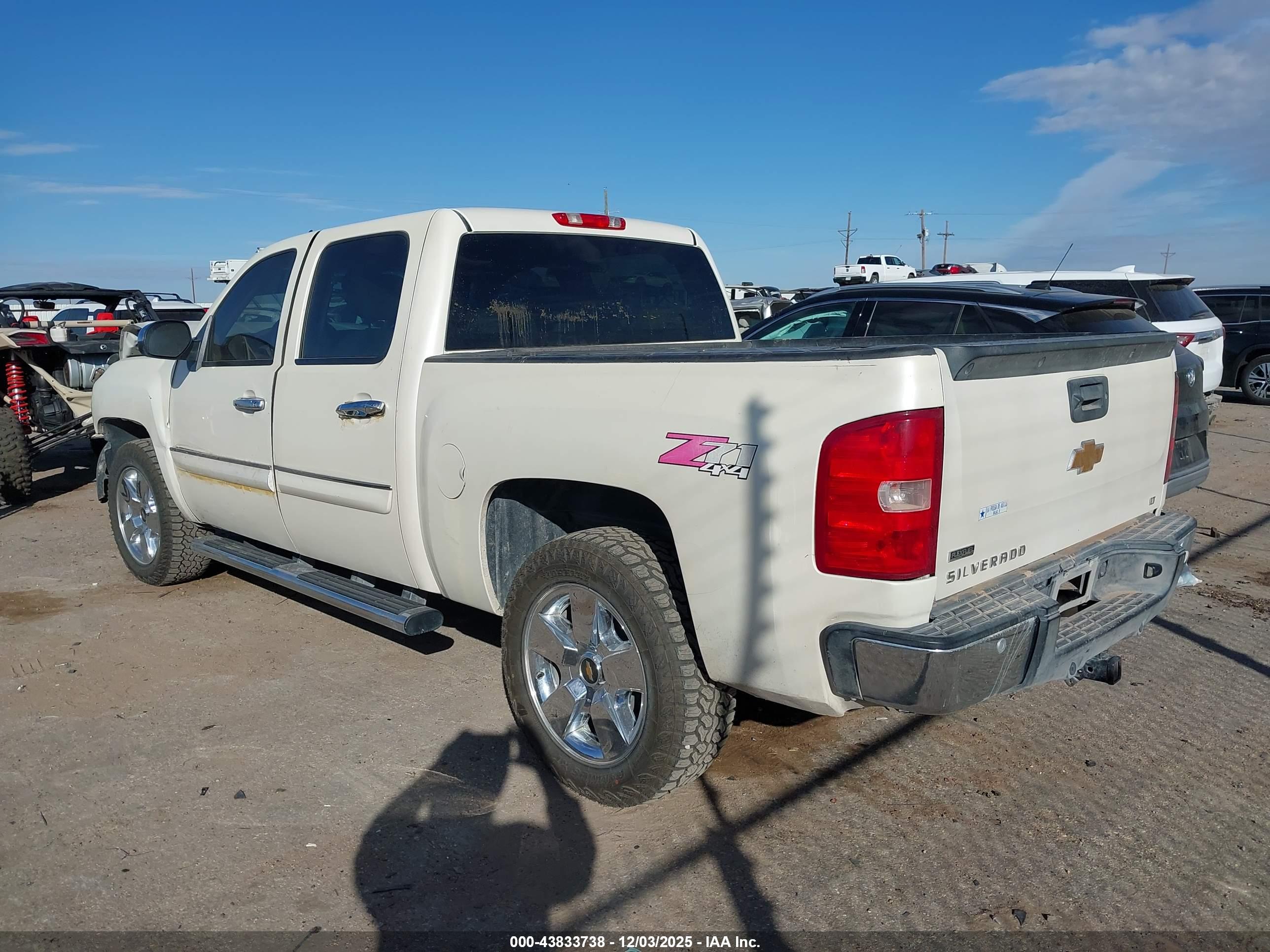 CHEVROLET SILVERADO image 3