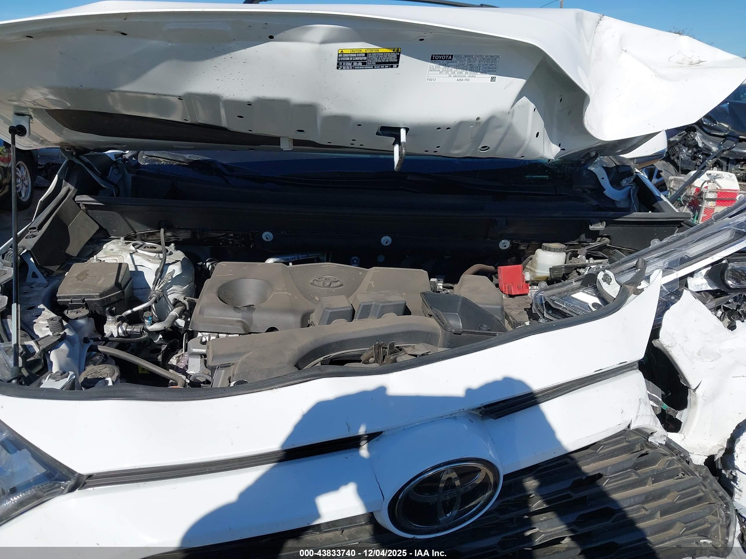 TOYOTA RAV4 image 10