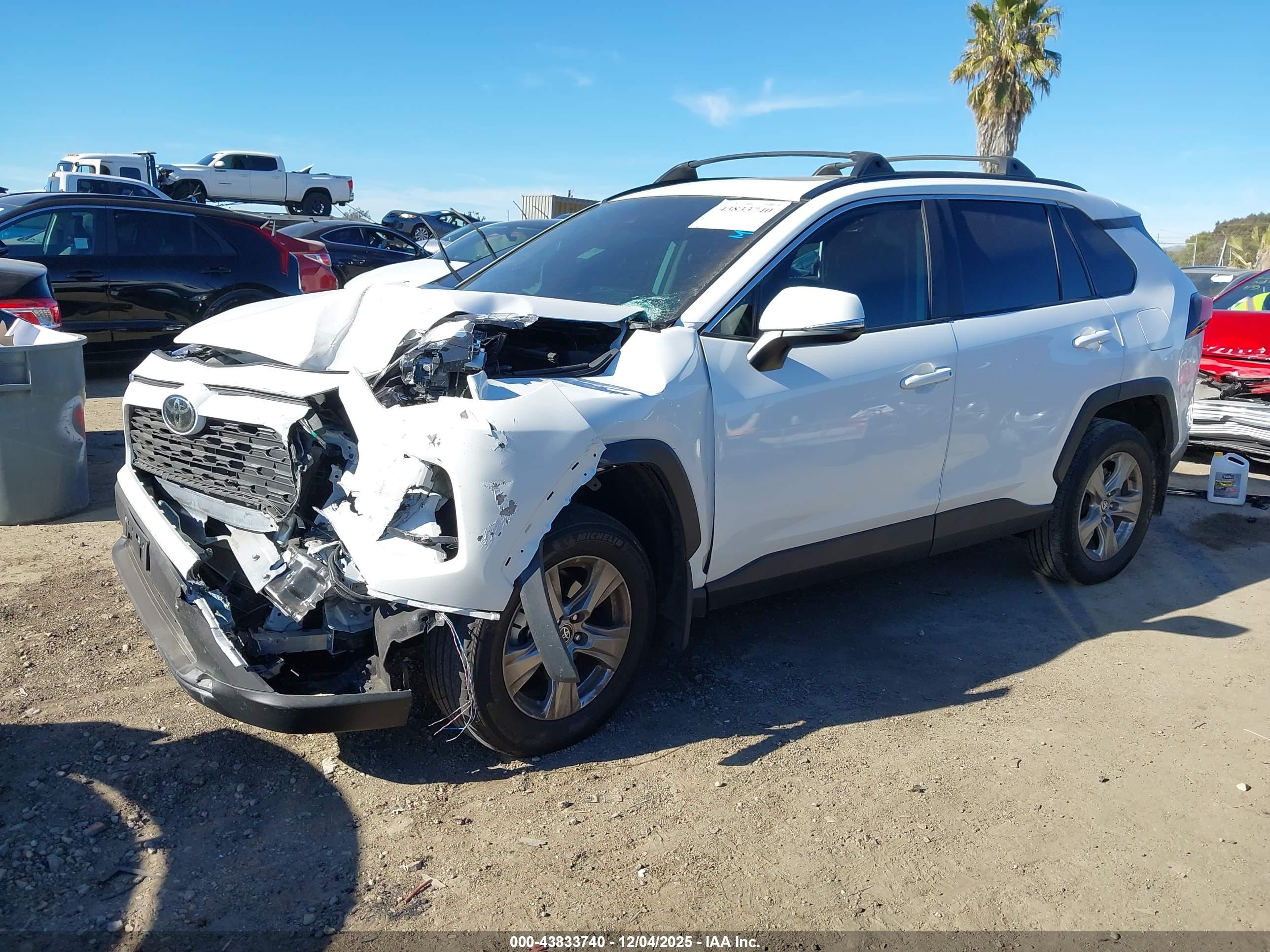TOYOTA RAV4 image 2