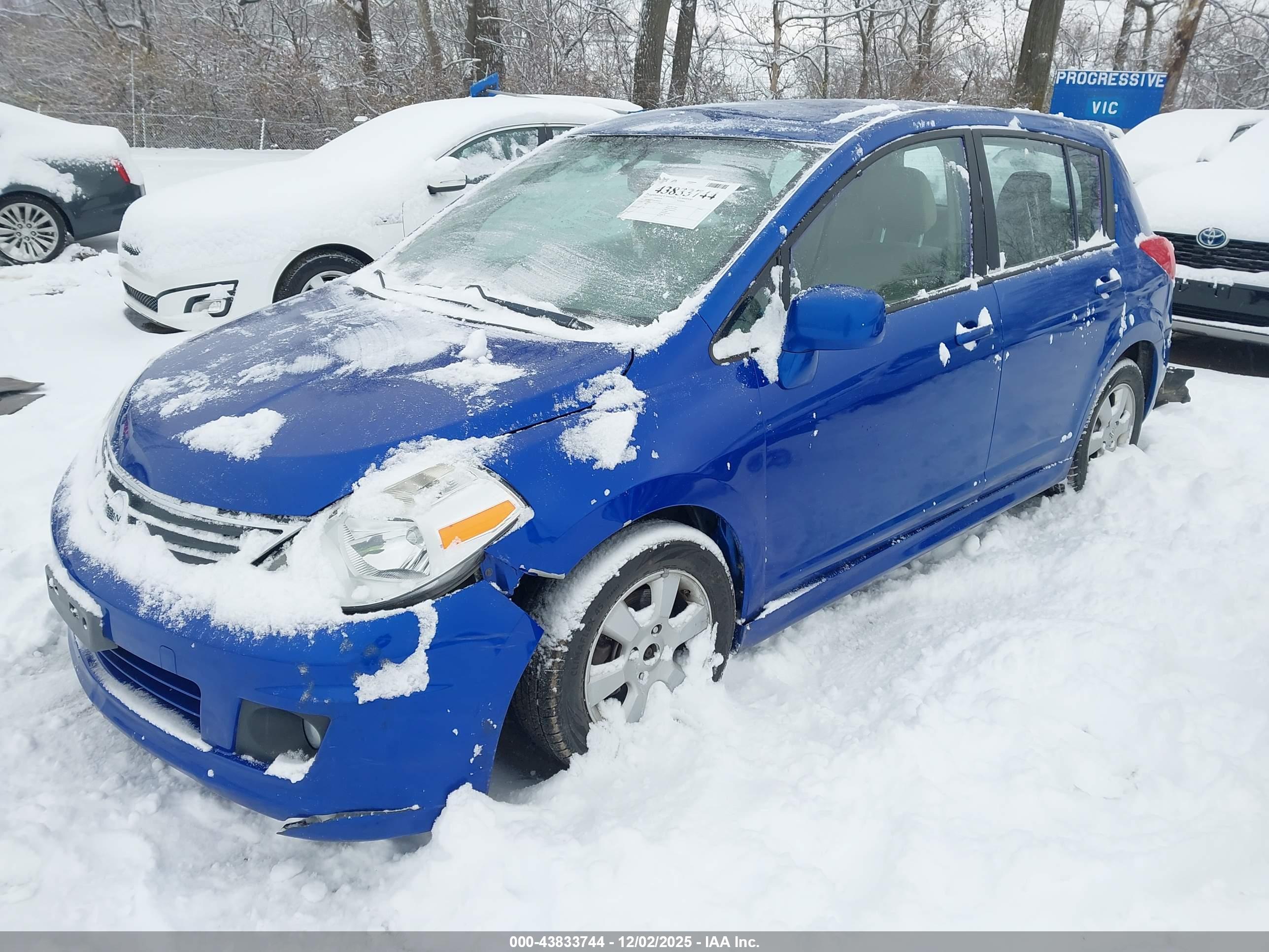 NISSAN VERSA image 2