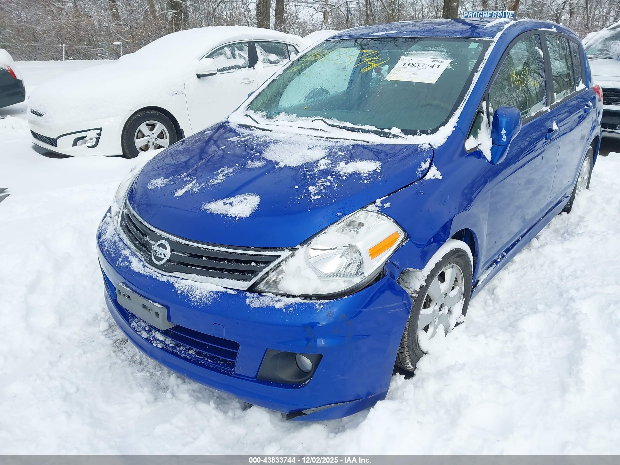 NISSAN VERSA image 6