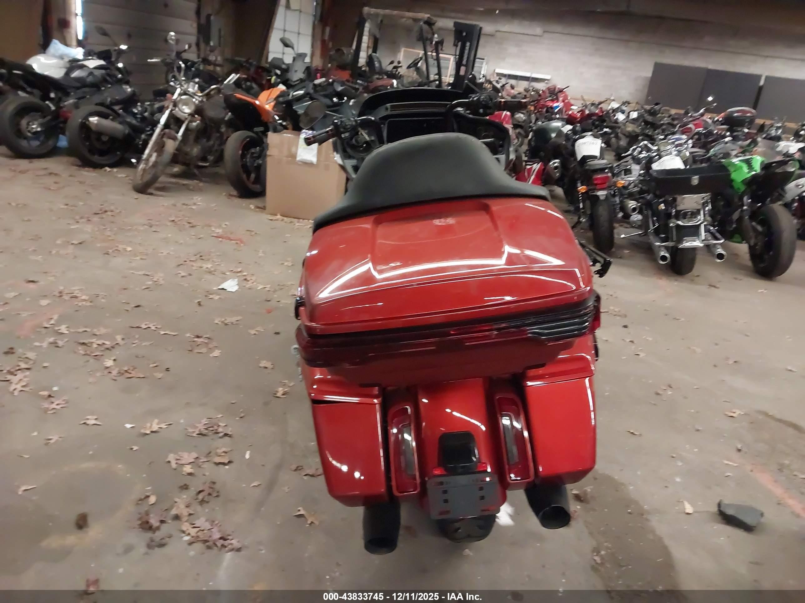 HARLEY-DAVIDSON FLTRX image 6