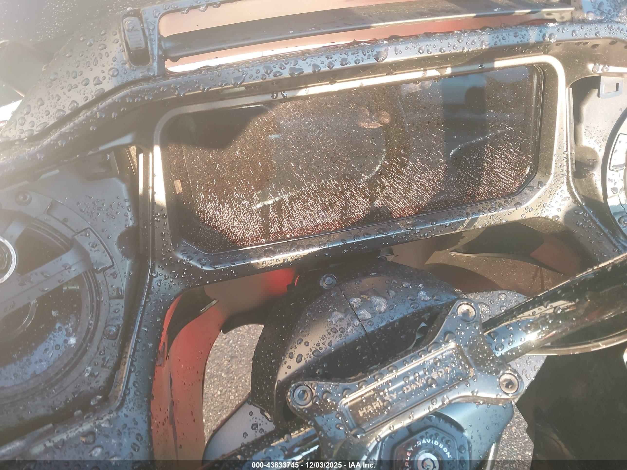 HARLEY-DAVIDSON FLTRX image 7