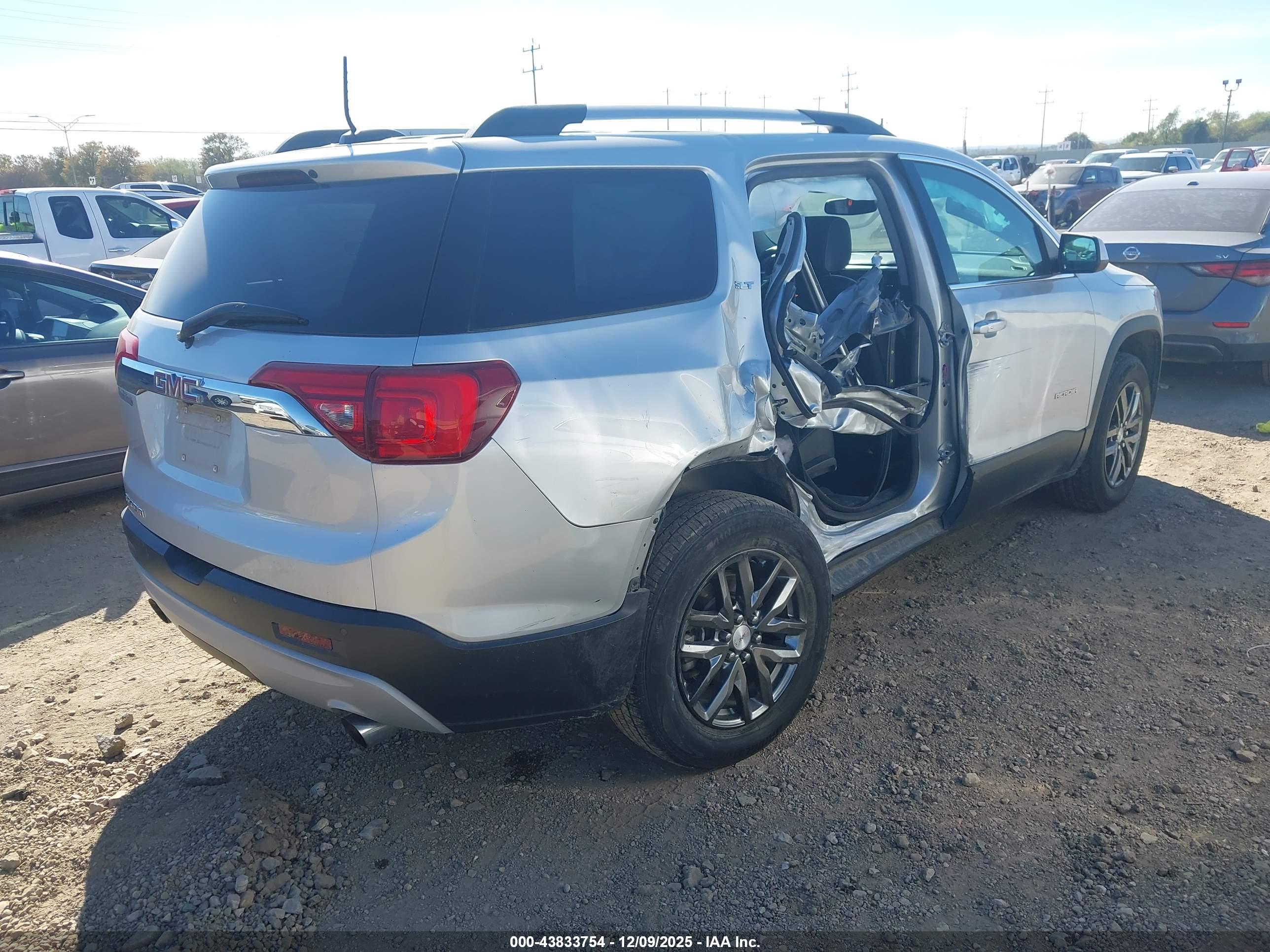 GMC ACADIA image 4