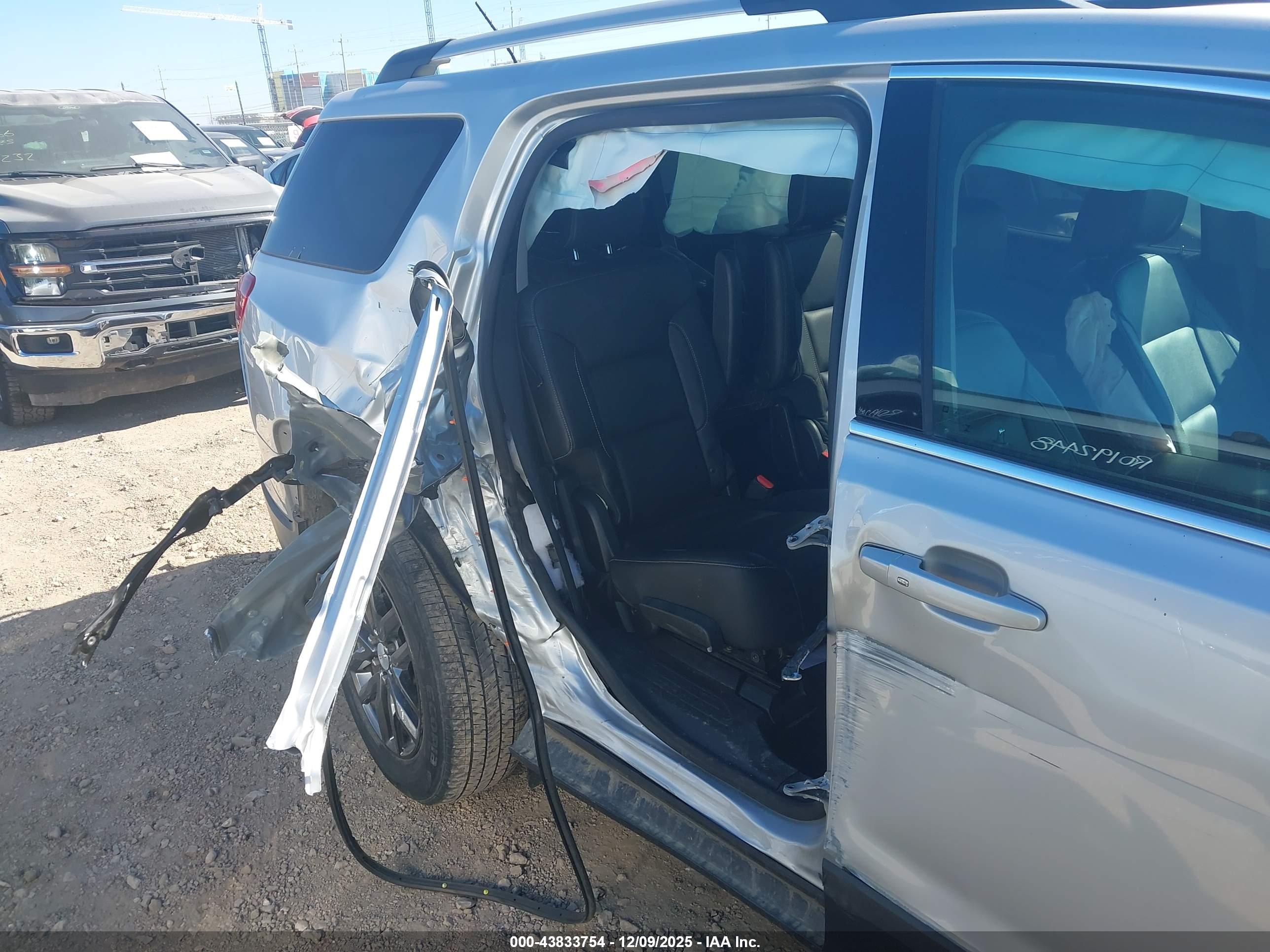GMC ACADIA image 6