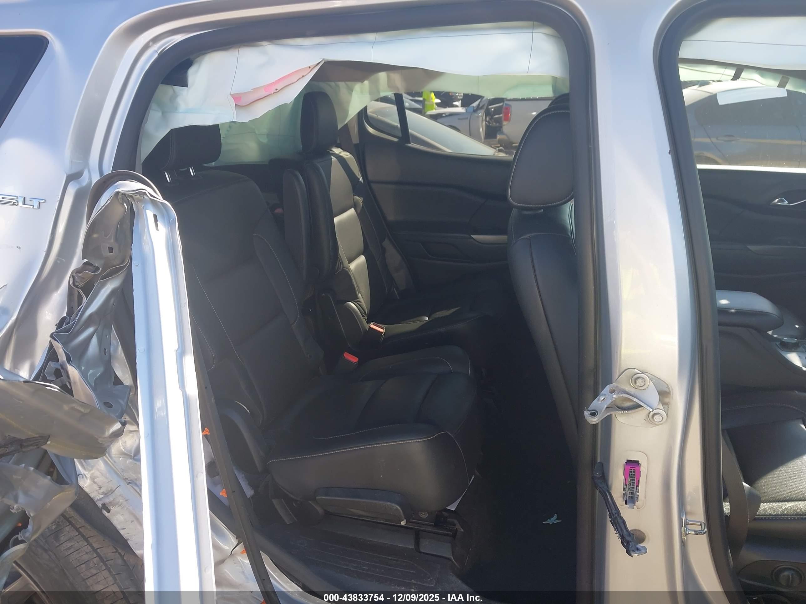 GMC ACADIA image 8