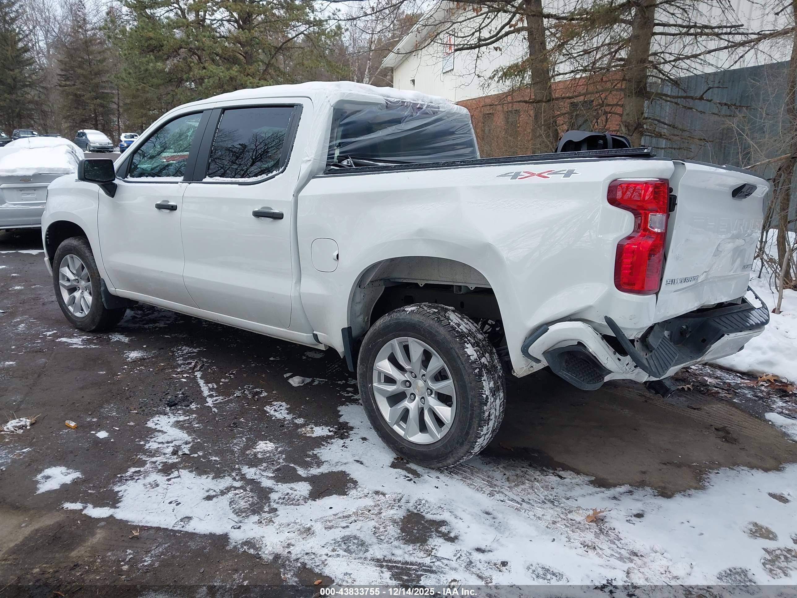 CHEVROLET SILVERADO image 3