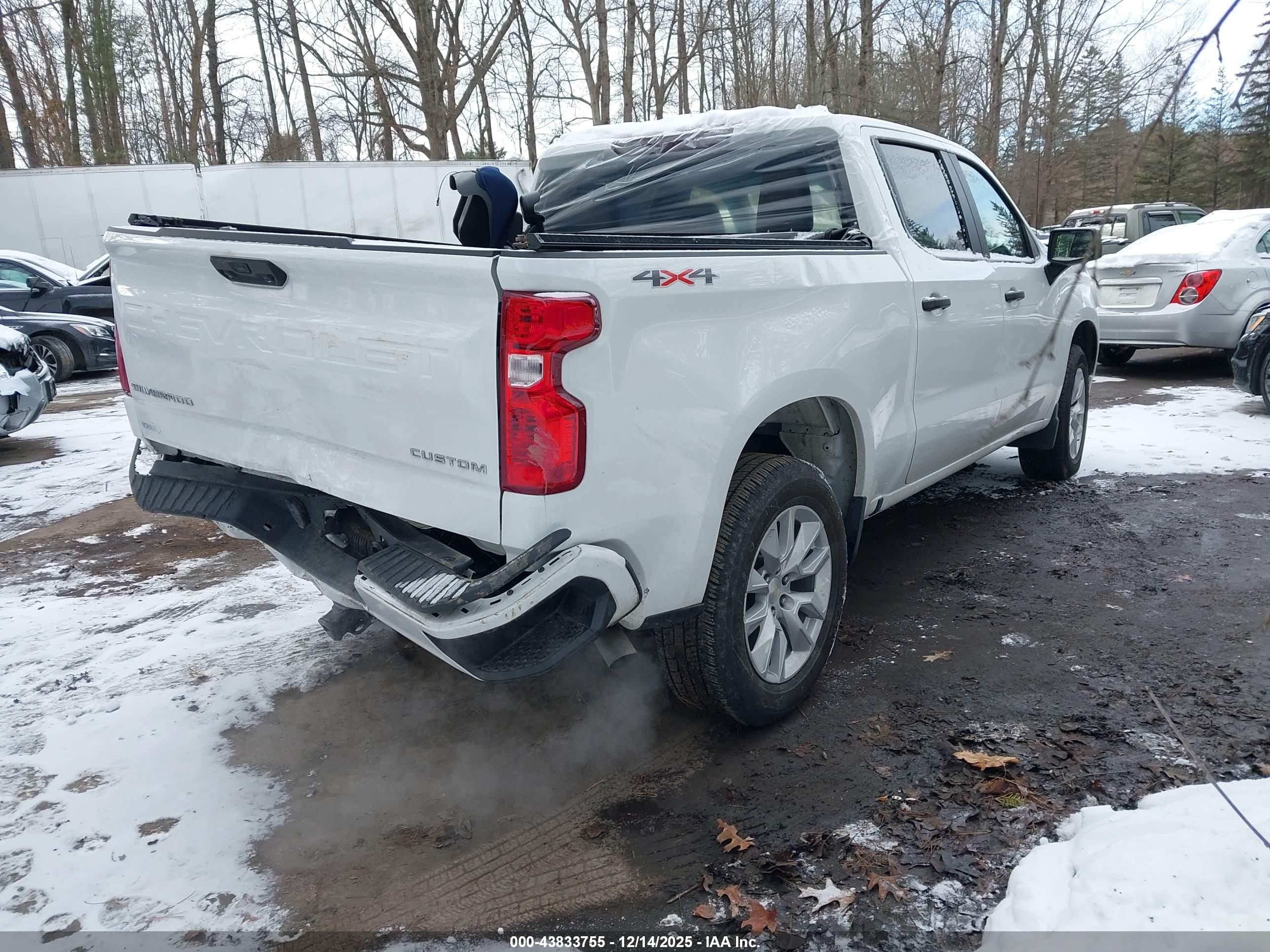 CHEVROLET SILVERADO image 4