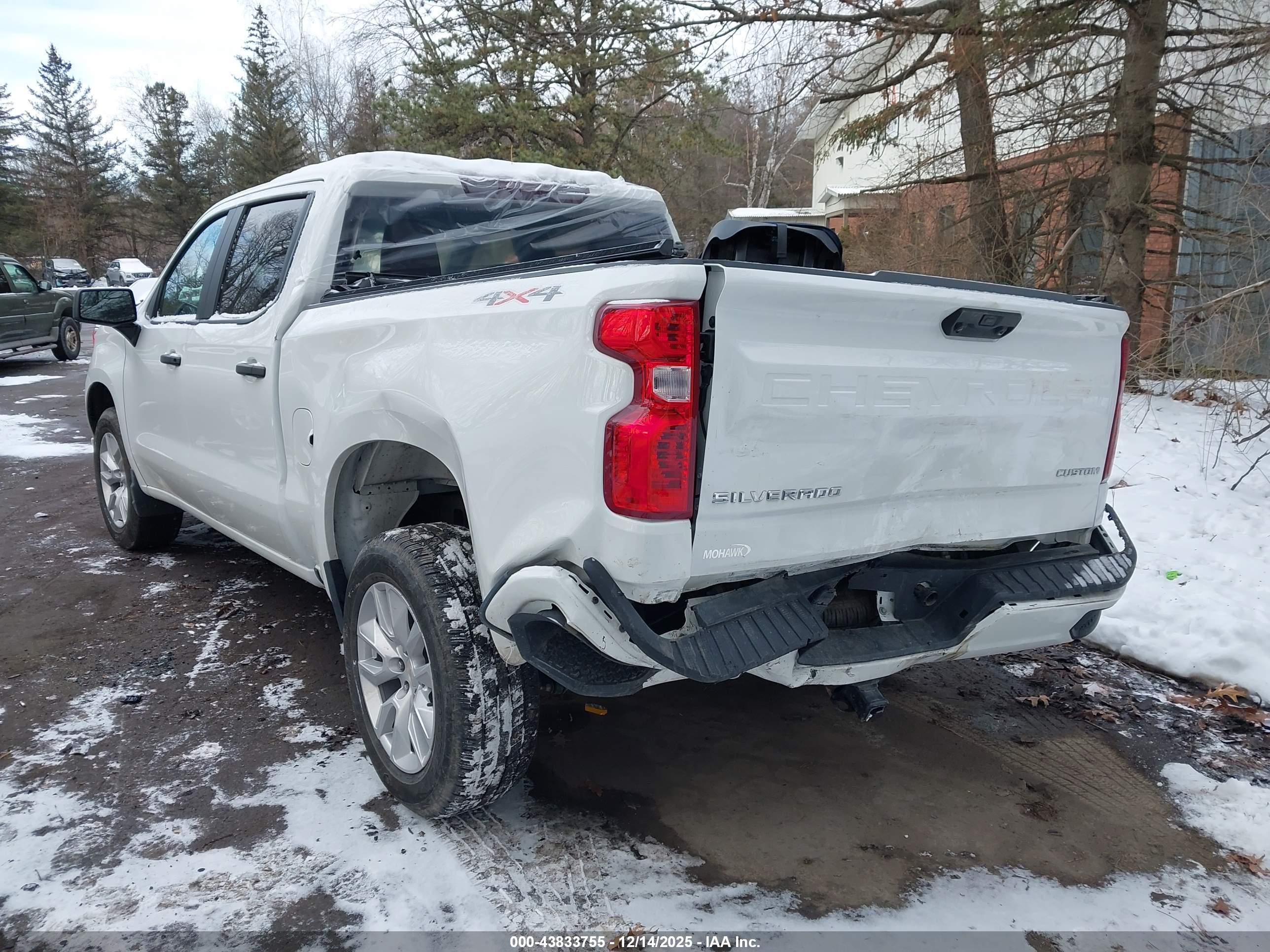 CHEVROLET SILVERADO image 6
