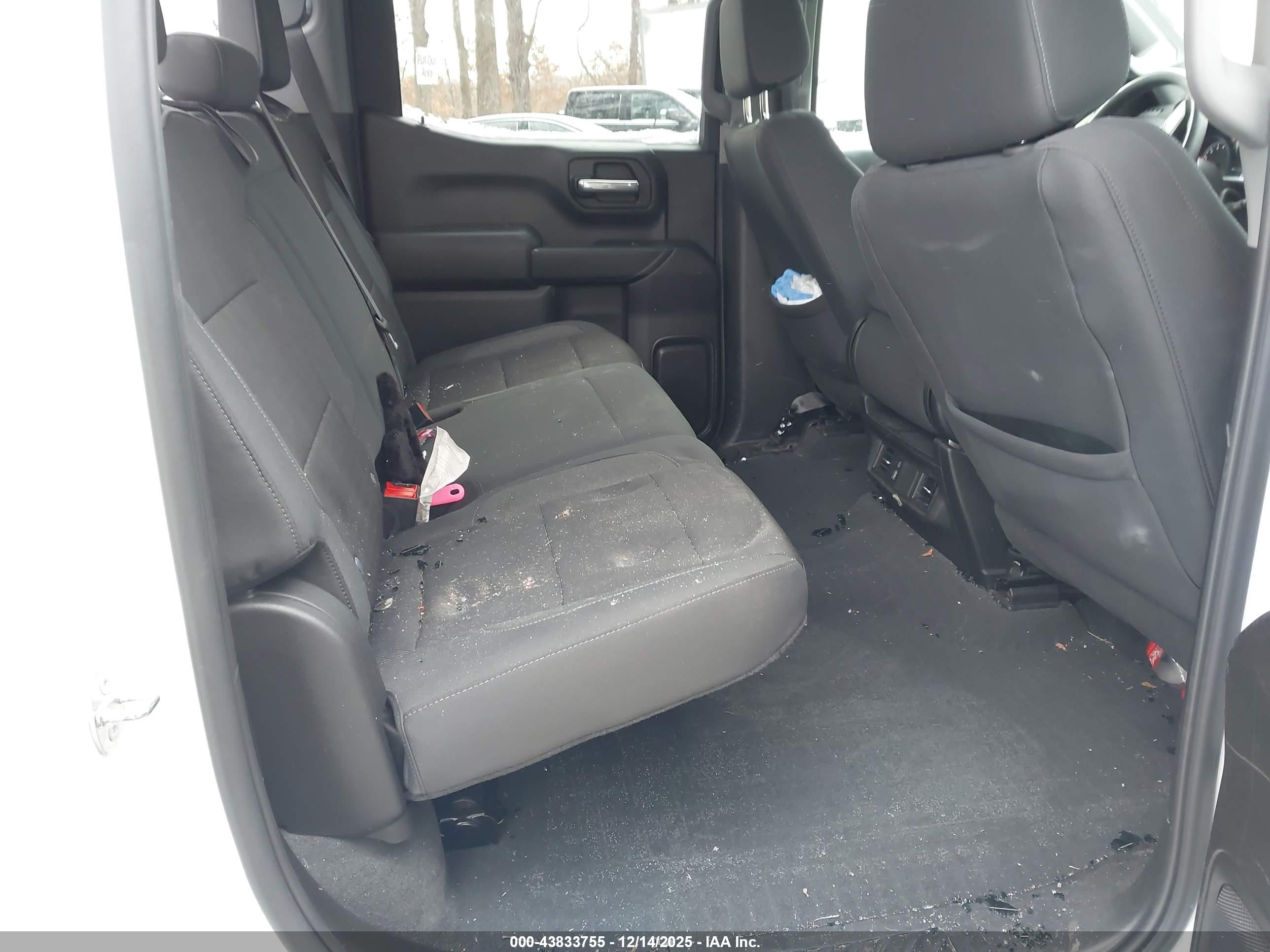 CHEVROLET SILVERADO image 8