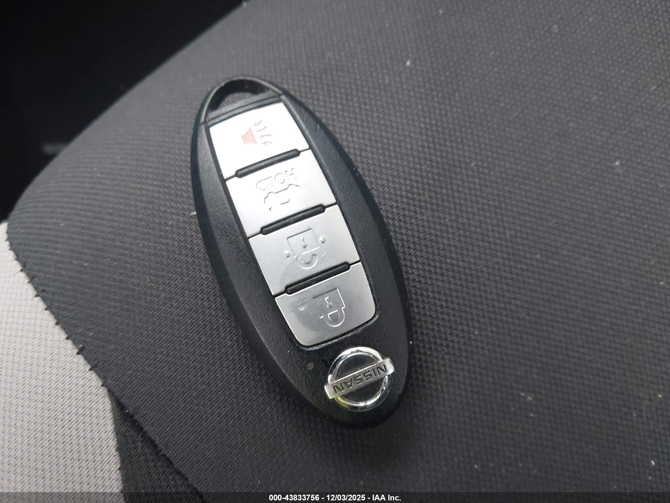 NISSAN VERSA image 11