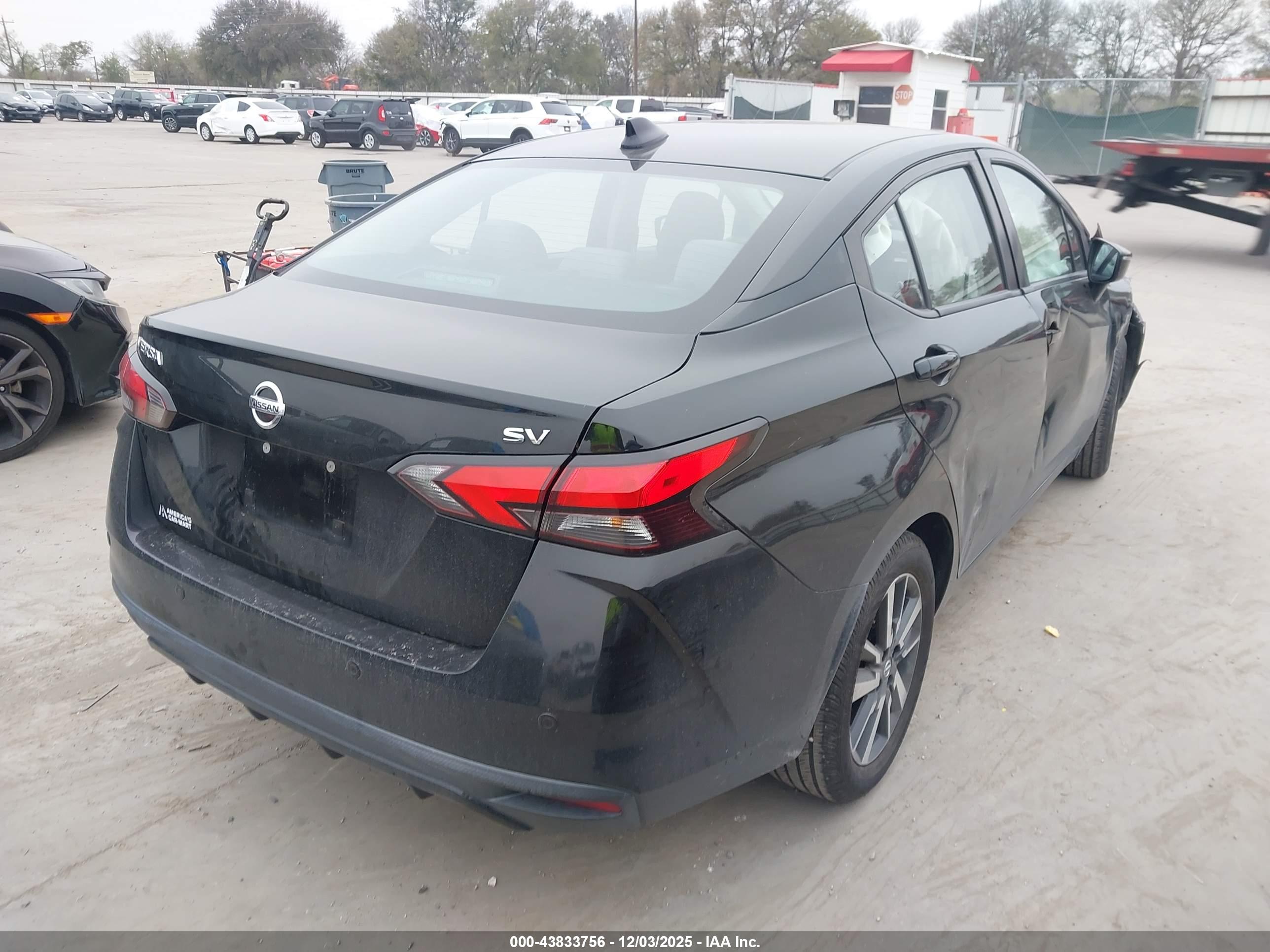NISSAN VERSA image 4