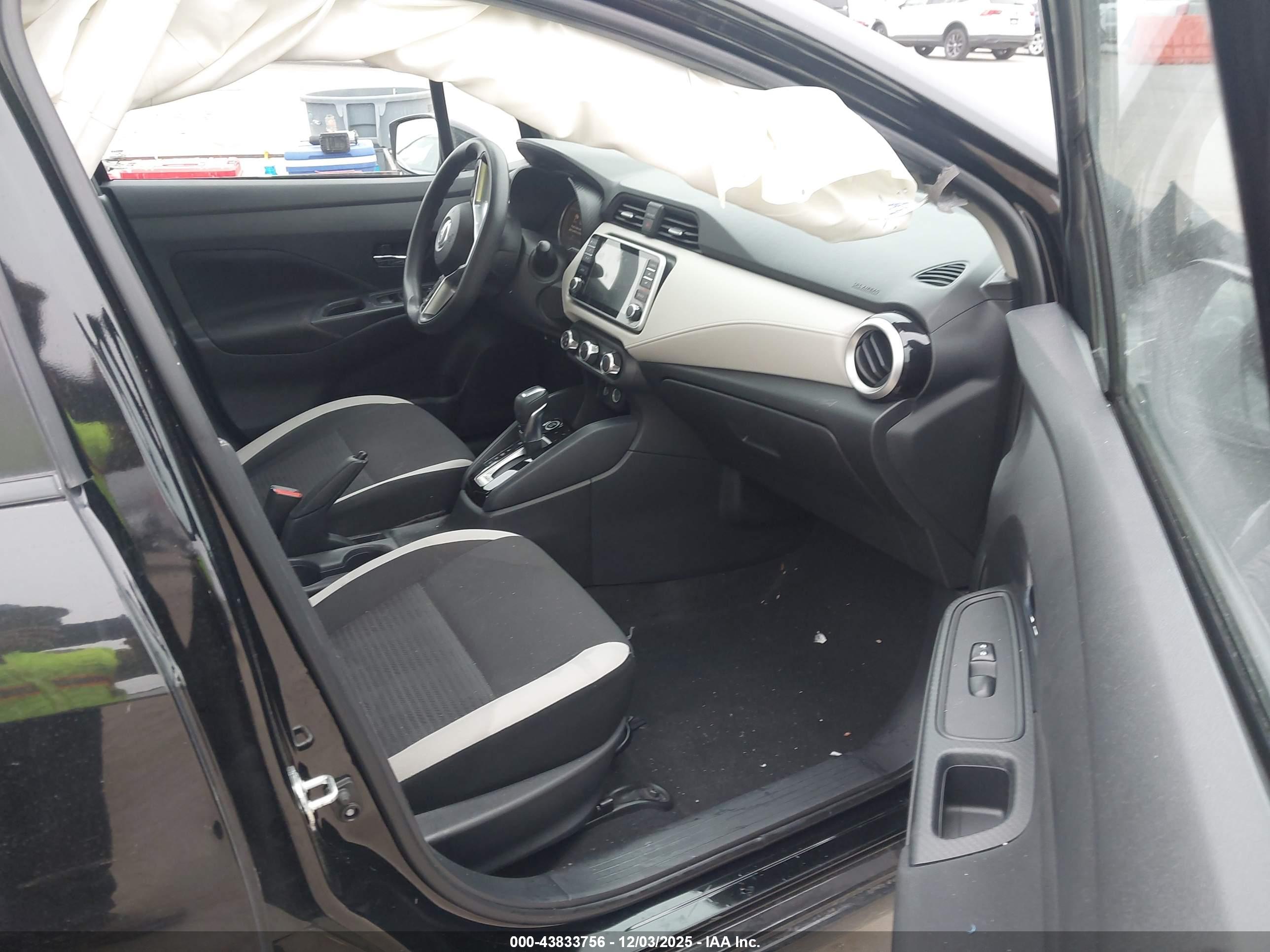 NISSAN VERSA image 5