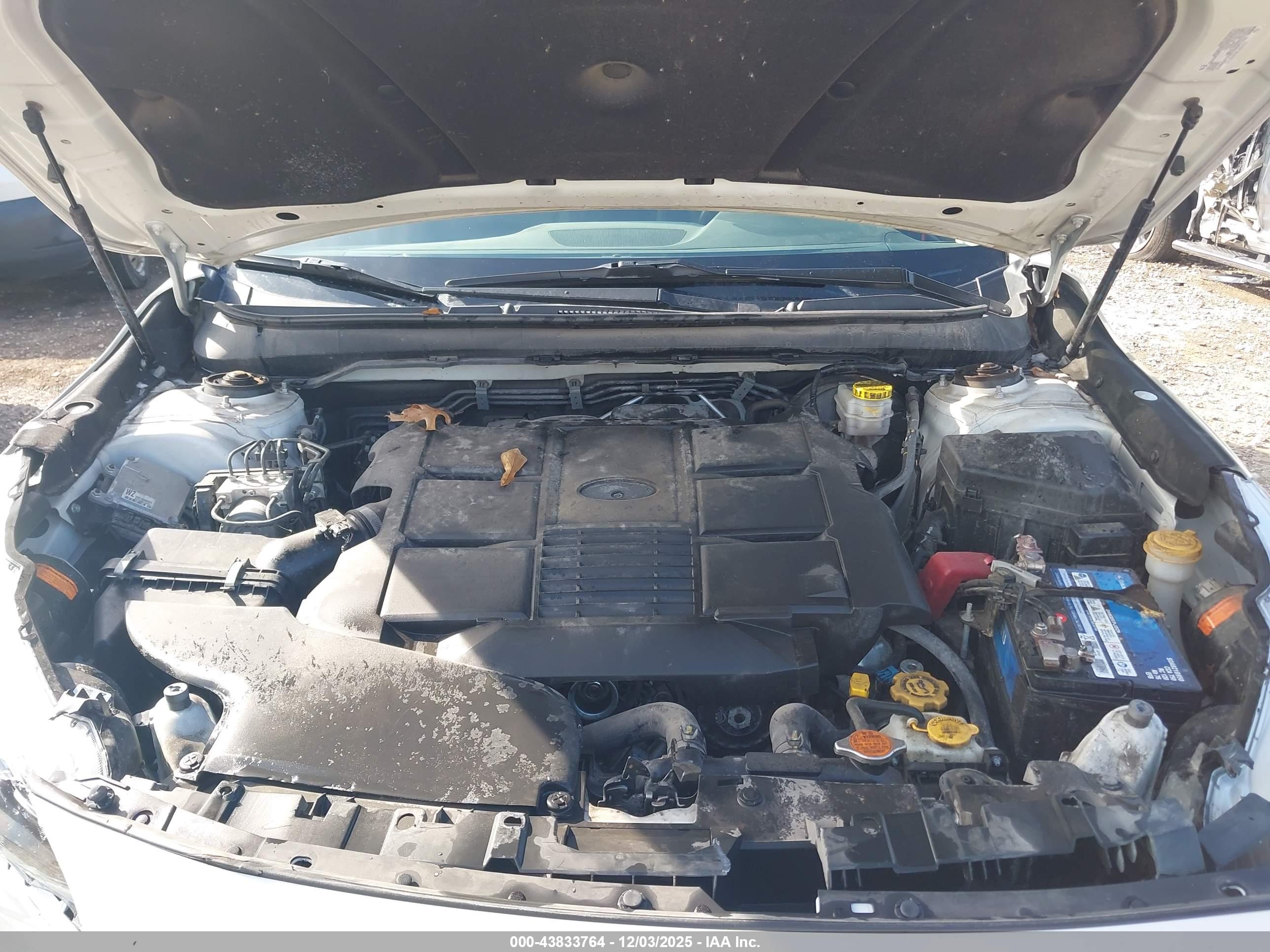 SUBARU OUTBACK image 10