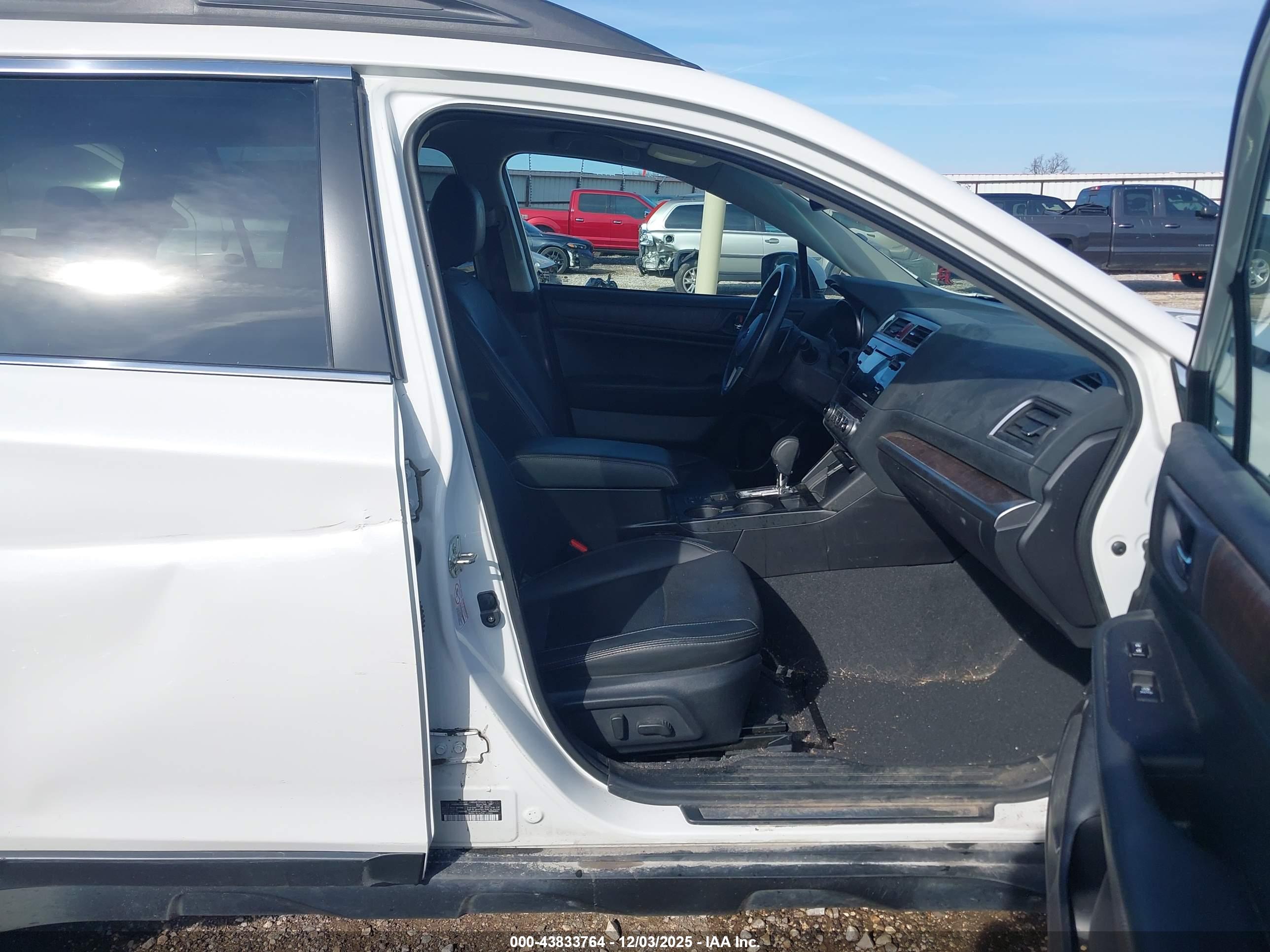 SUBARU OUTBACK image 5