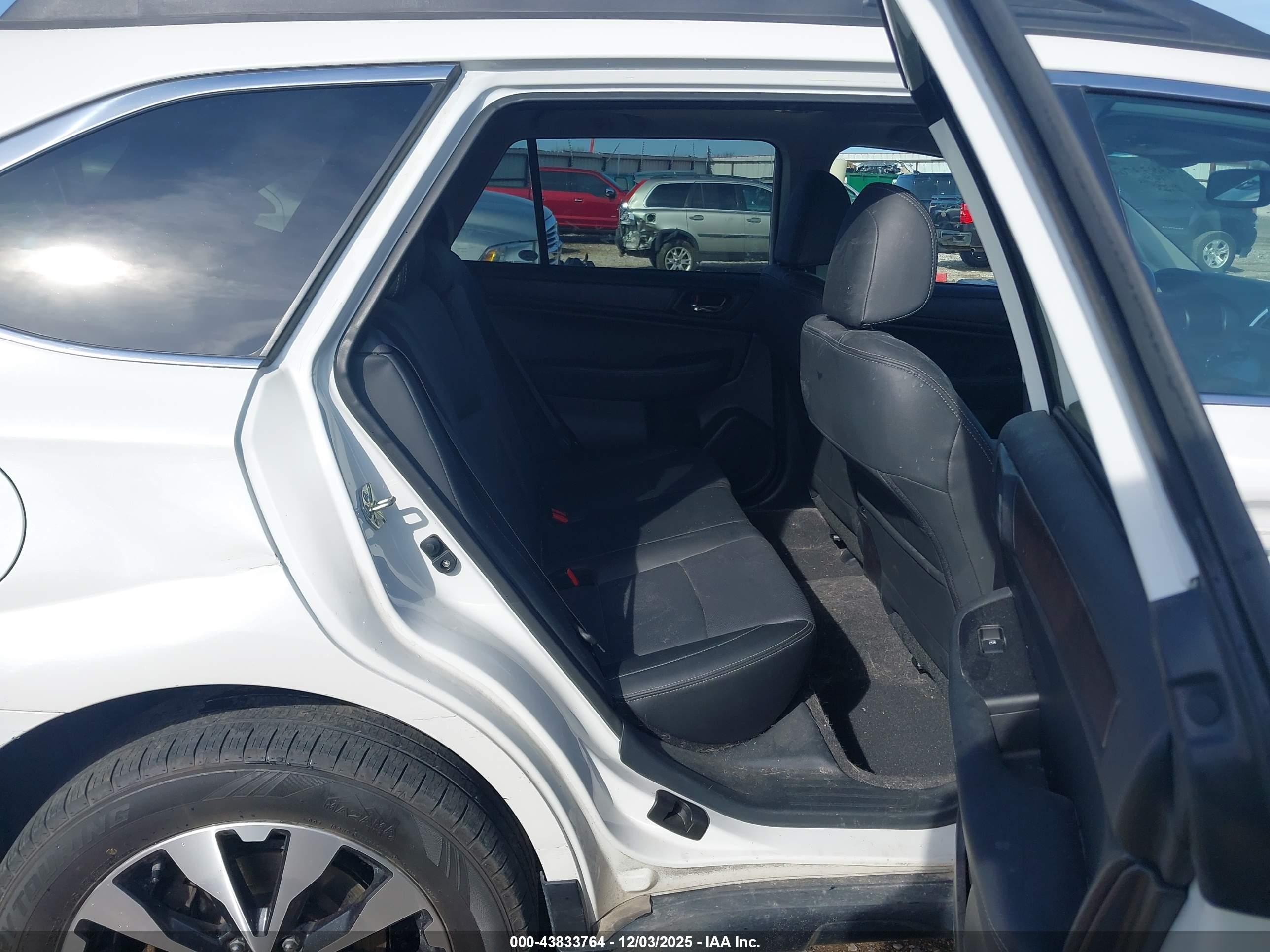 SUBARU OUTBACK image 8
