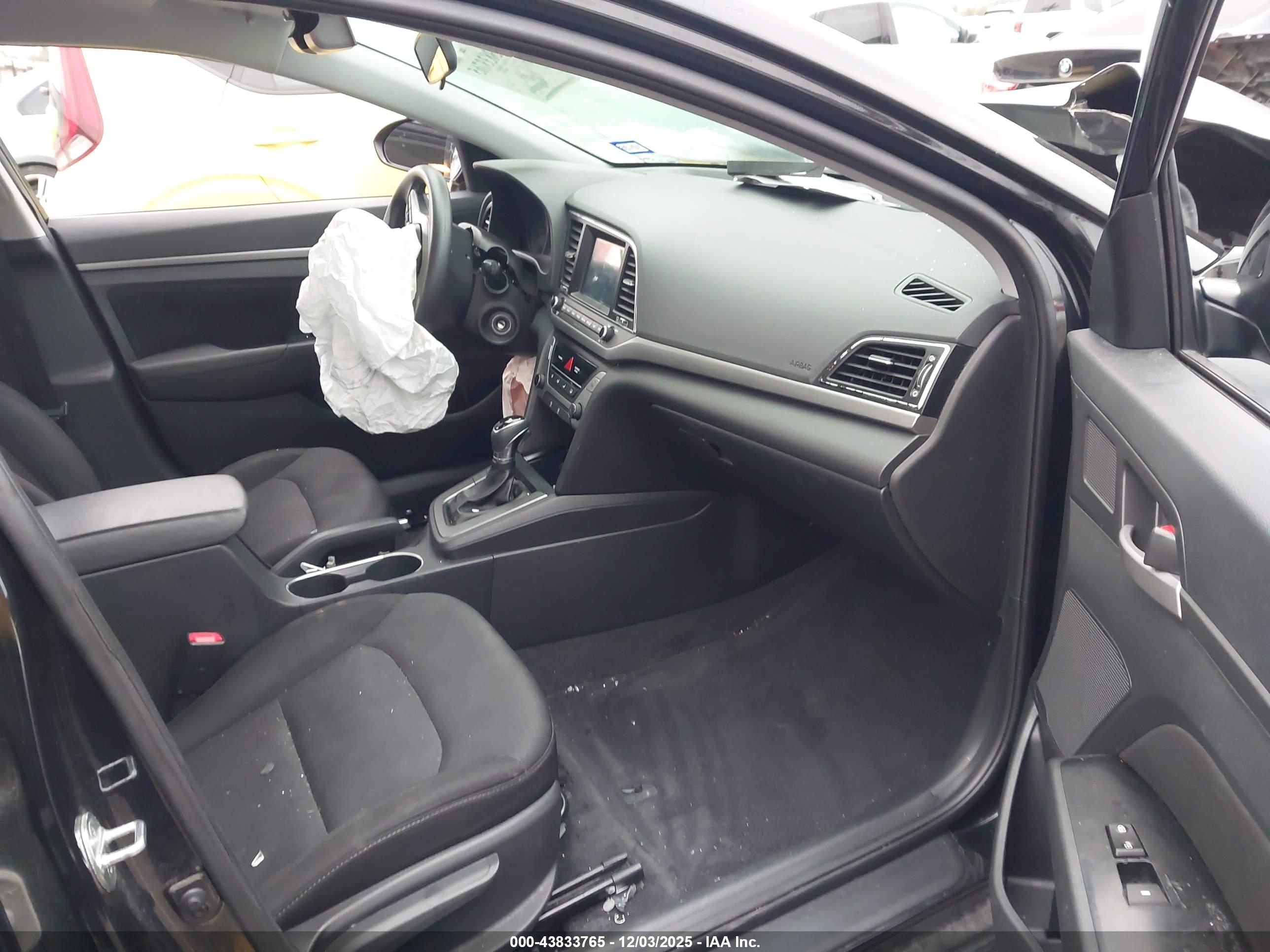 HYUNDAI ELANTRA image 5
