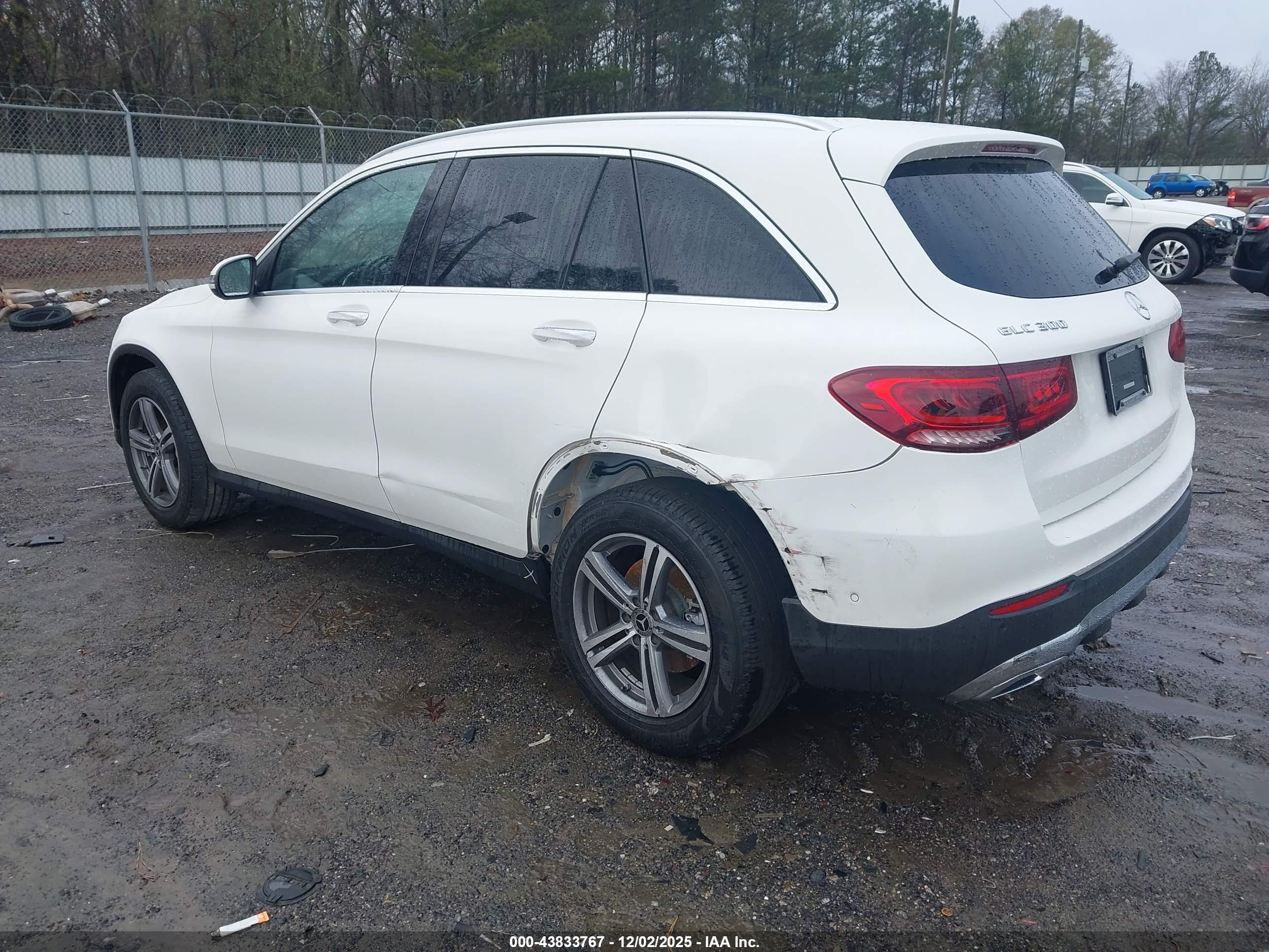 MERCEDES-BENZ GLC image 3