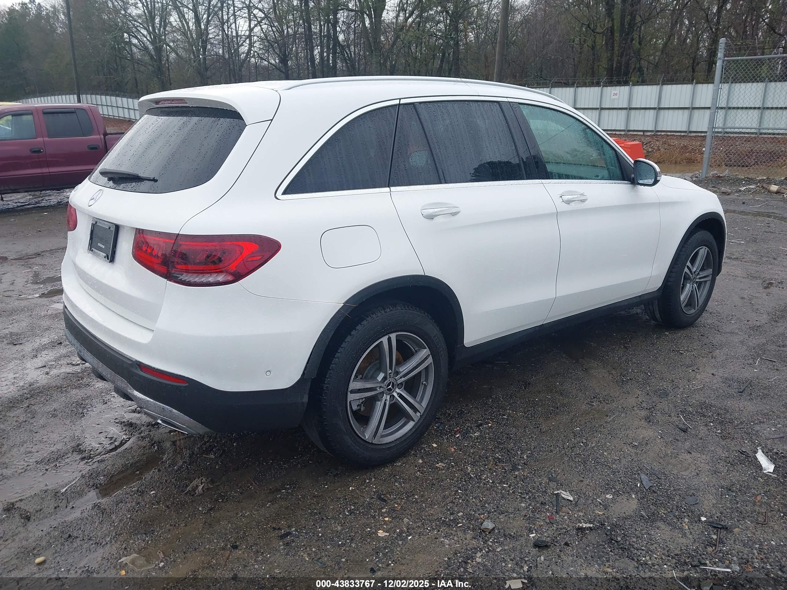 MERCEDES-BENZ GLC image 4