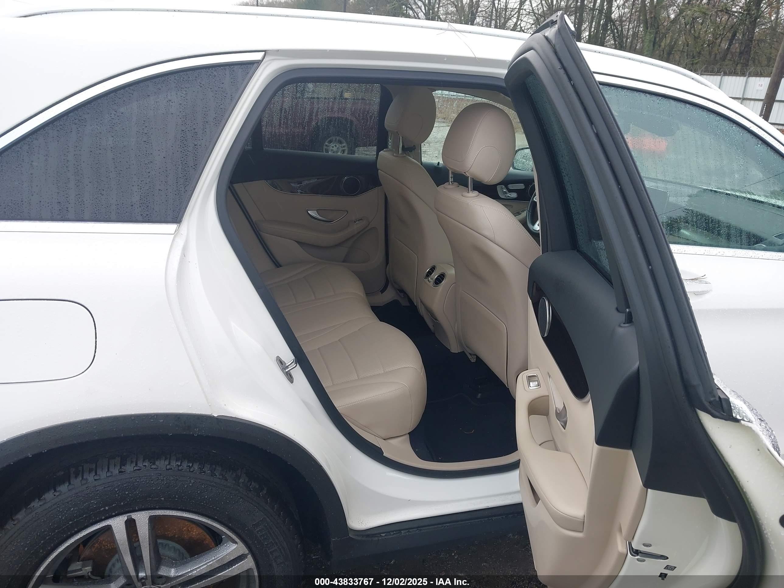 MERCEDES-BENZ GLC image 8
