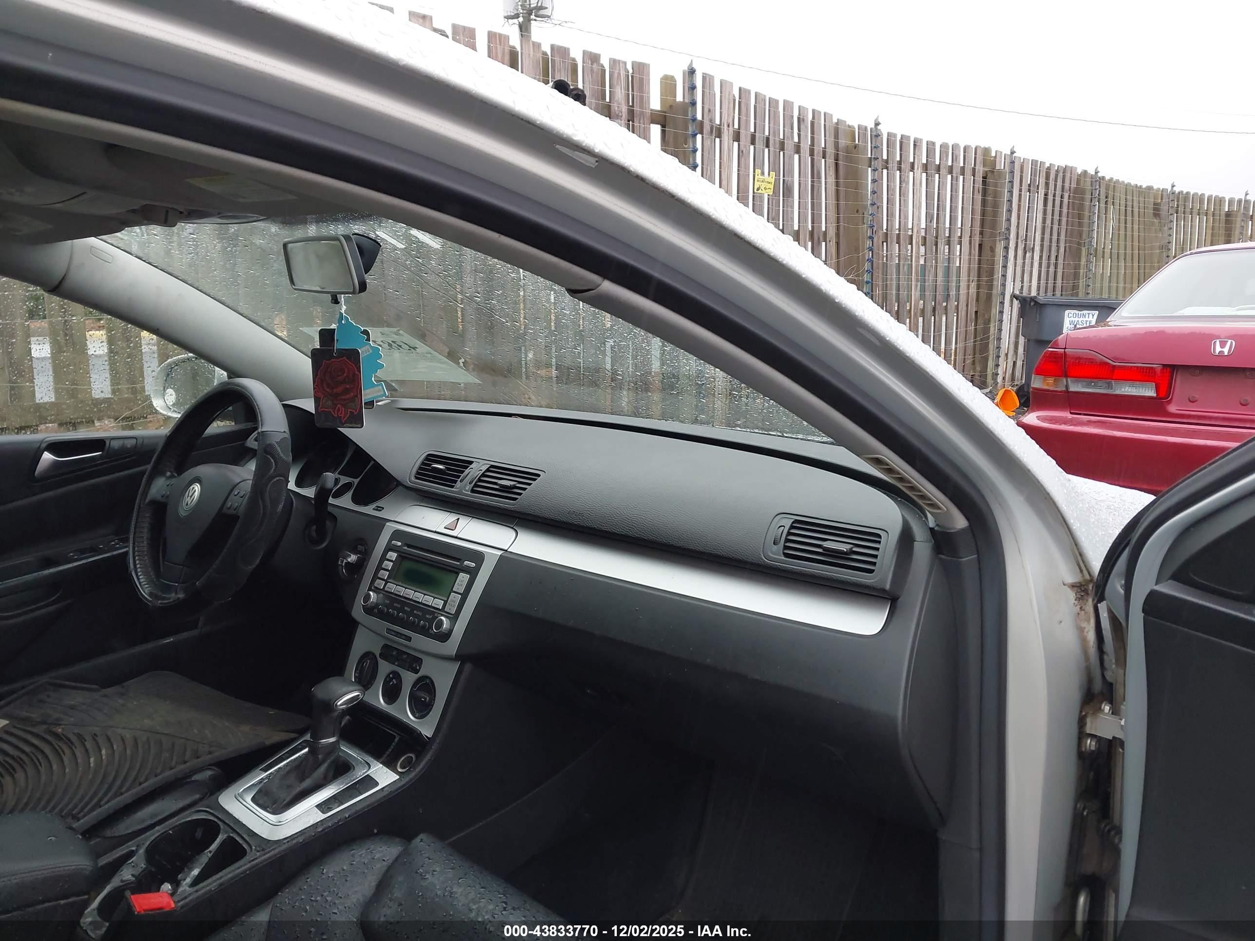 VOLKSWAGEN PASSAT image 5