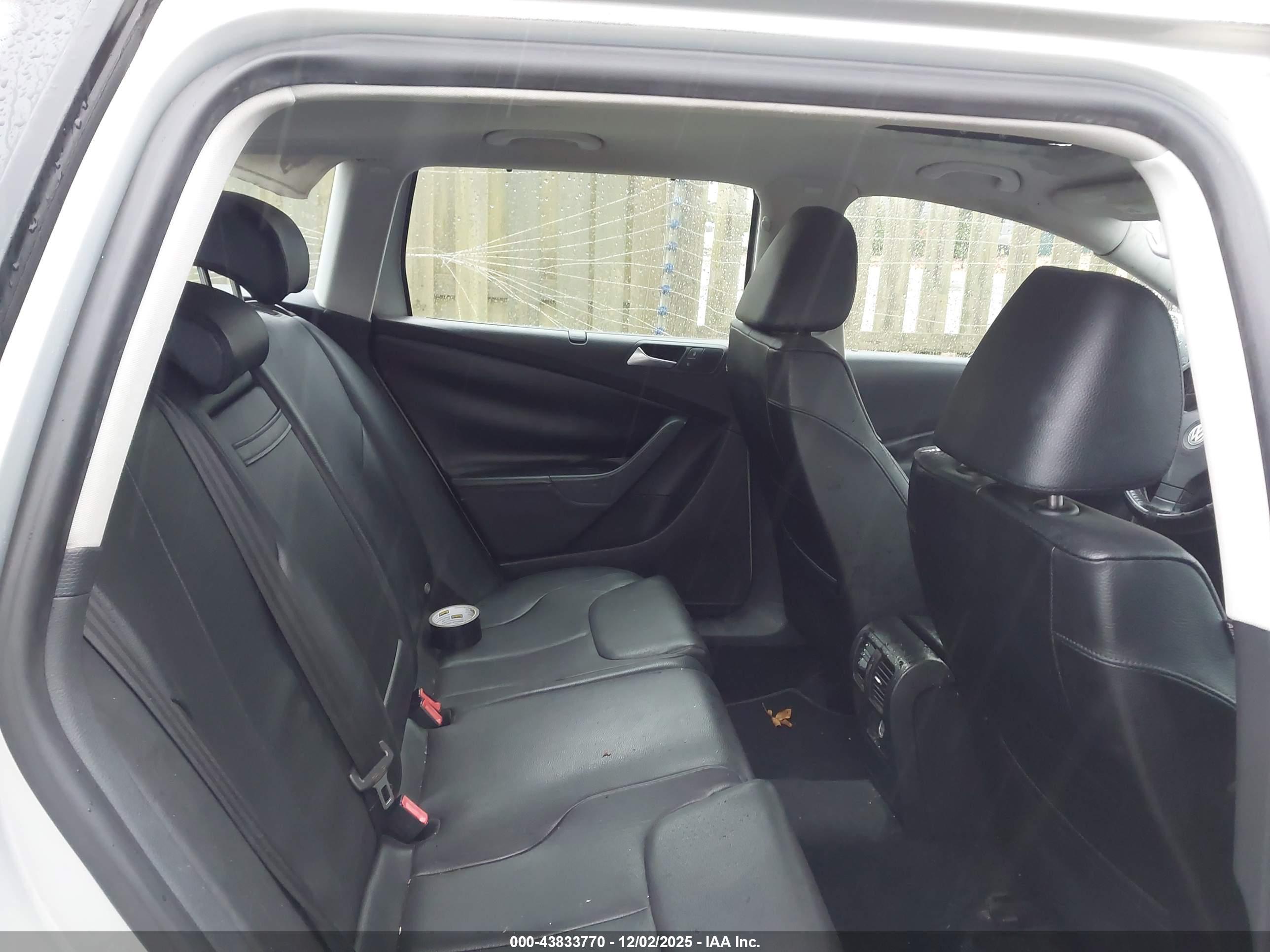 VOLKSWAGEN PASSAT image 8