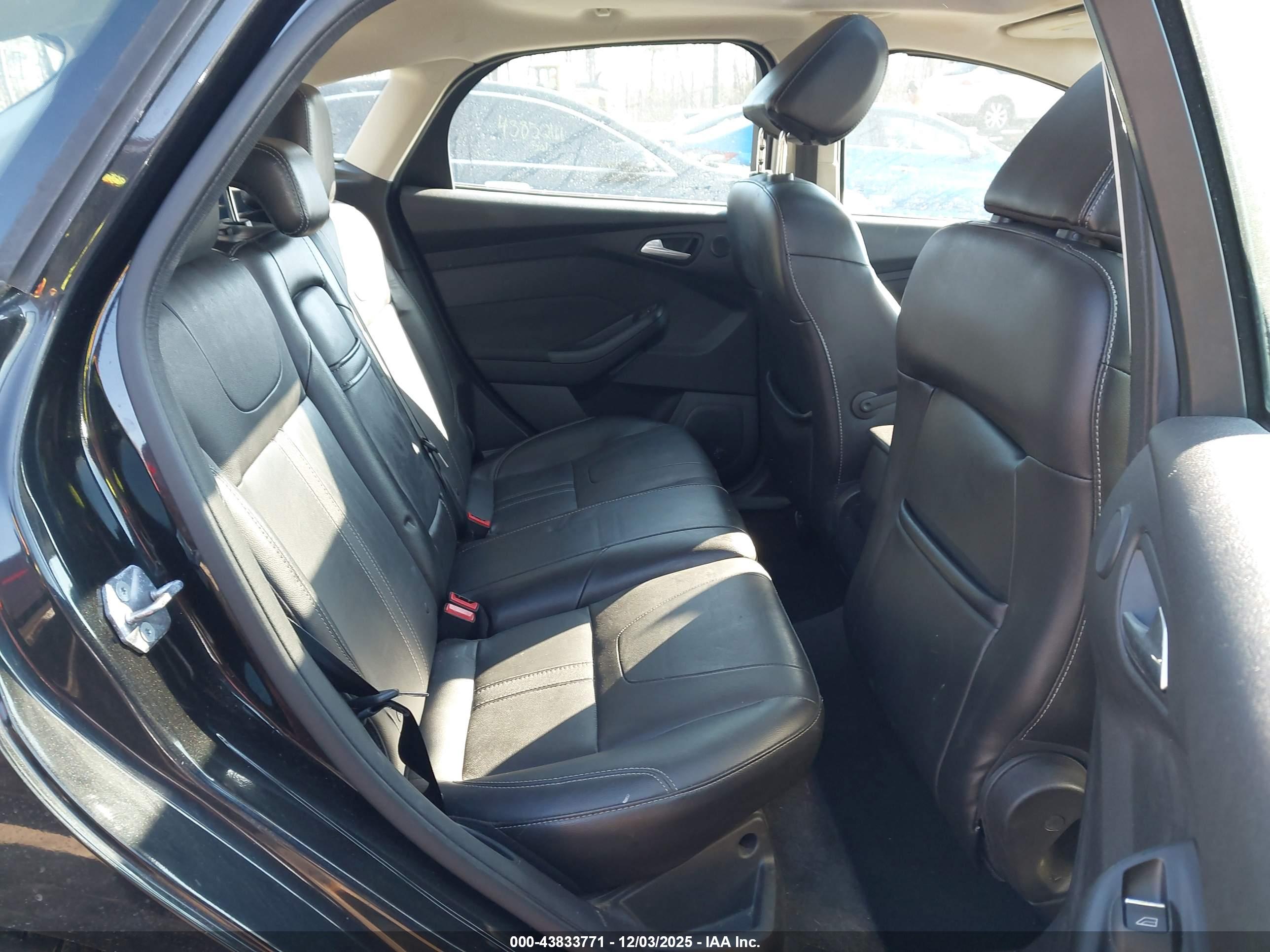 FORD FOCUS image 8