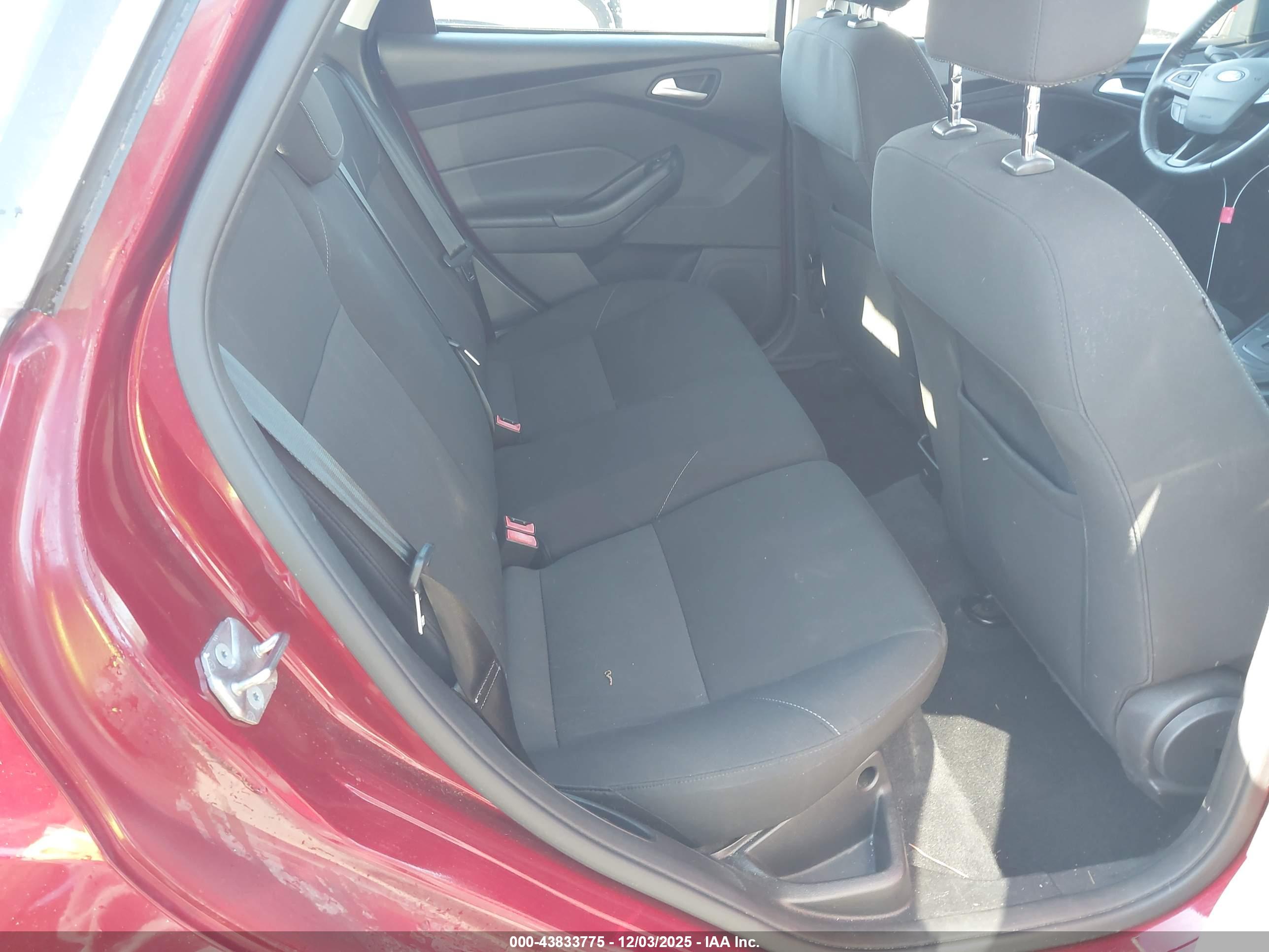 FORD FOCUS image 8