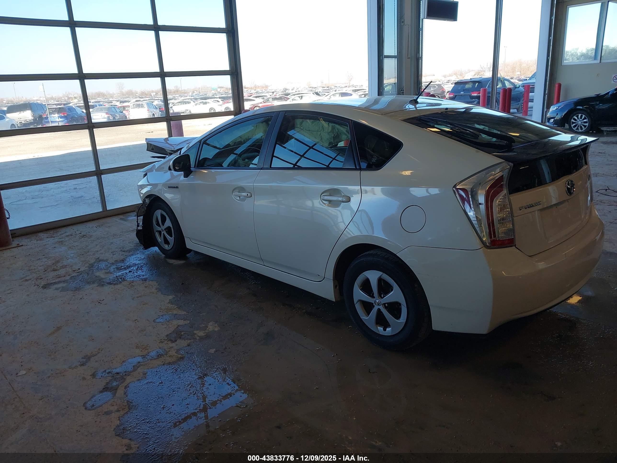 TOYOTA PRIUS image 3