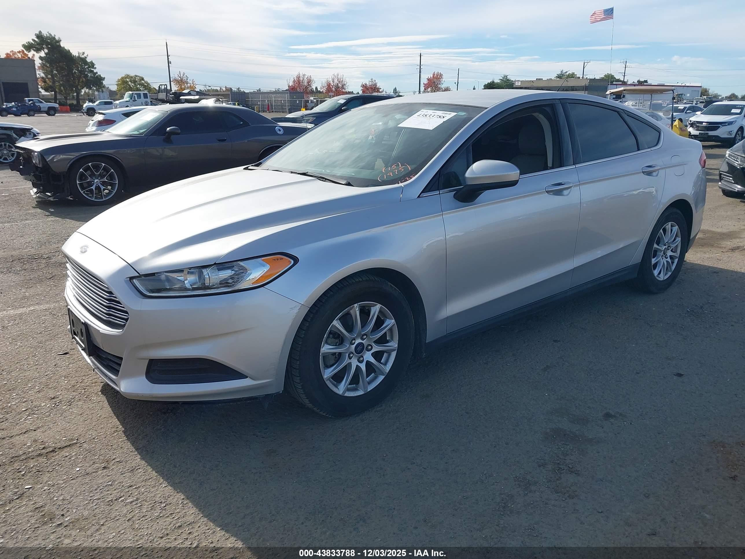 FORD FUSION image 2