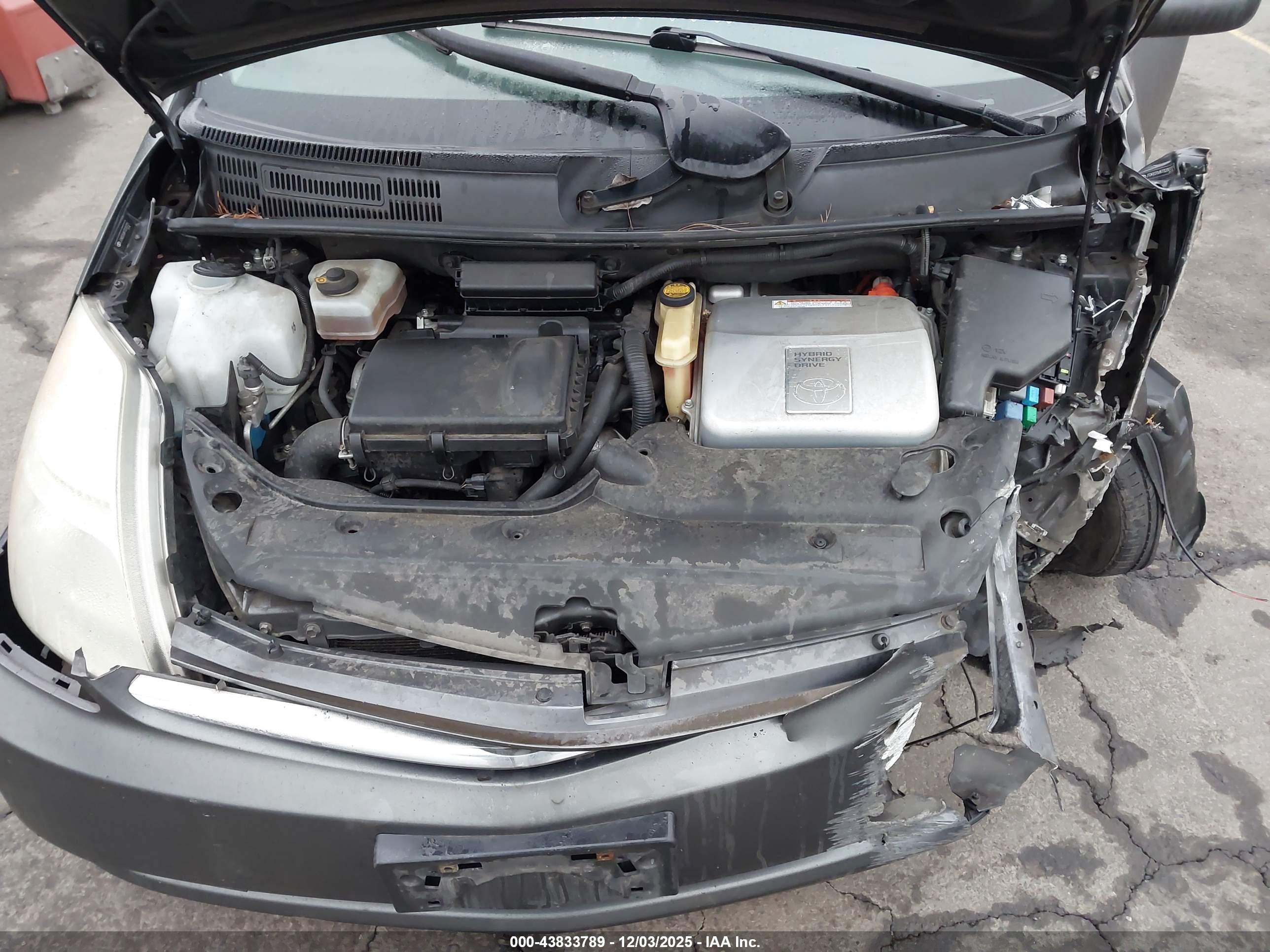 TOYOTA PRIUS image 10