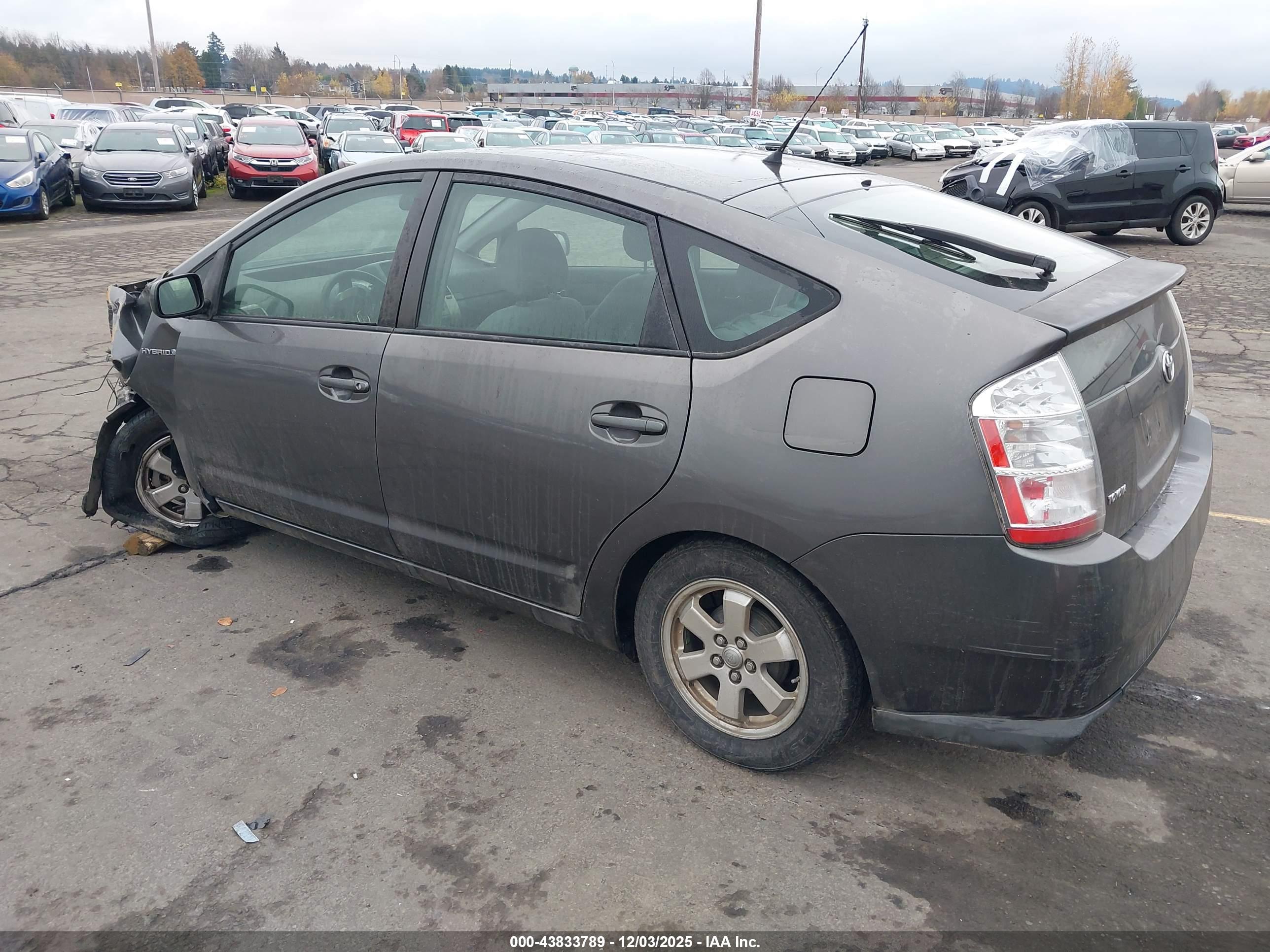 TOYOTA PRIUS image 3