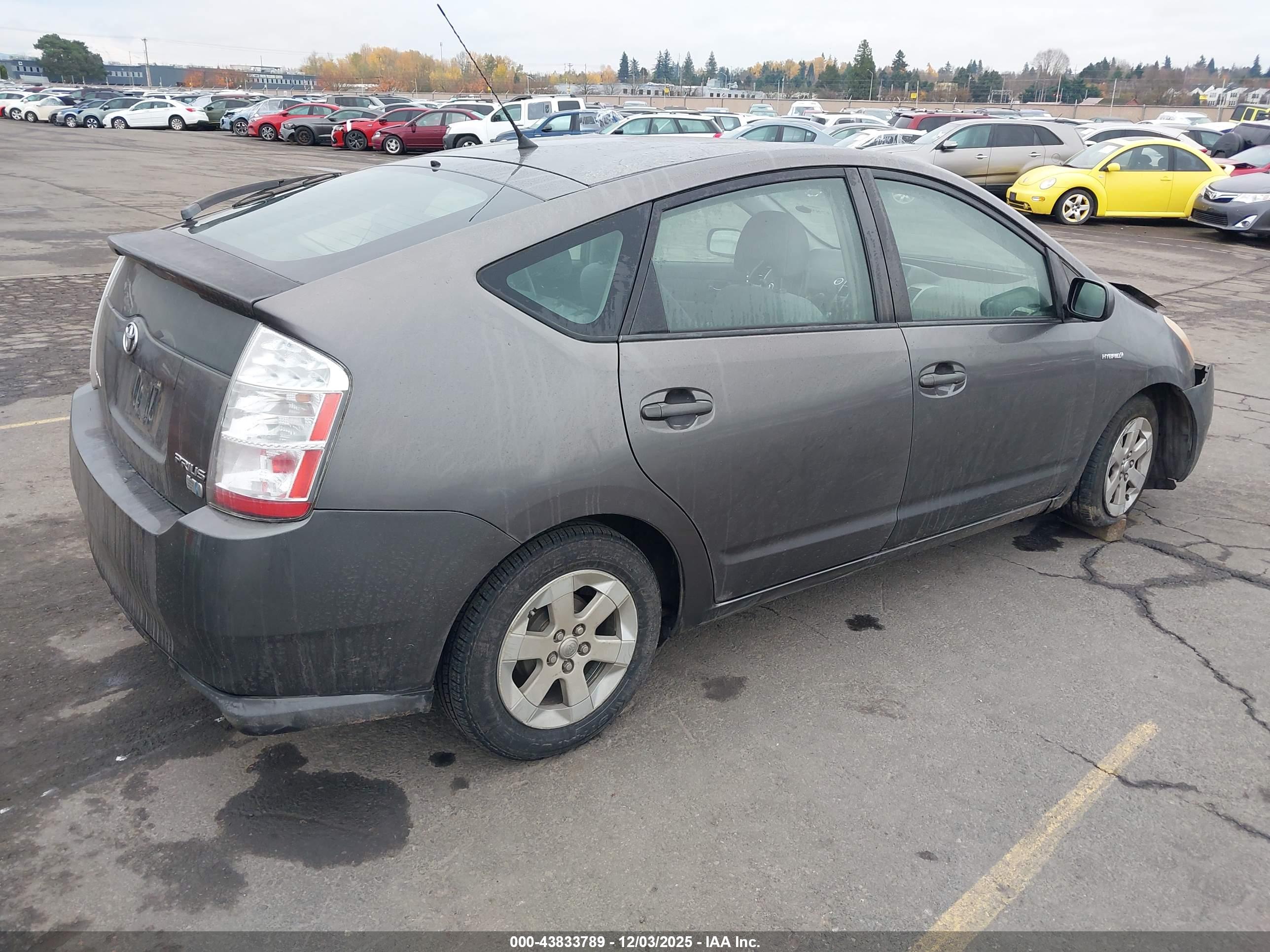 TOYOTA PRIUS image 4