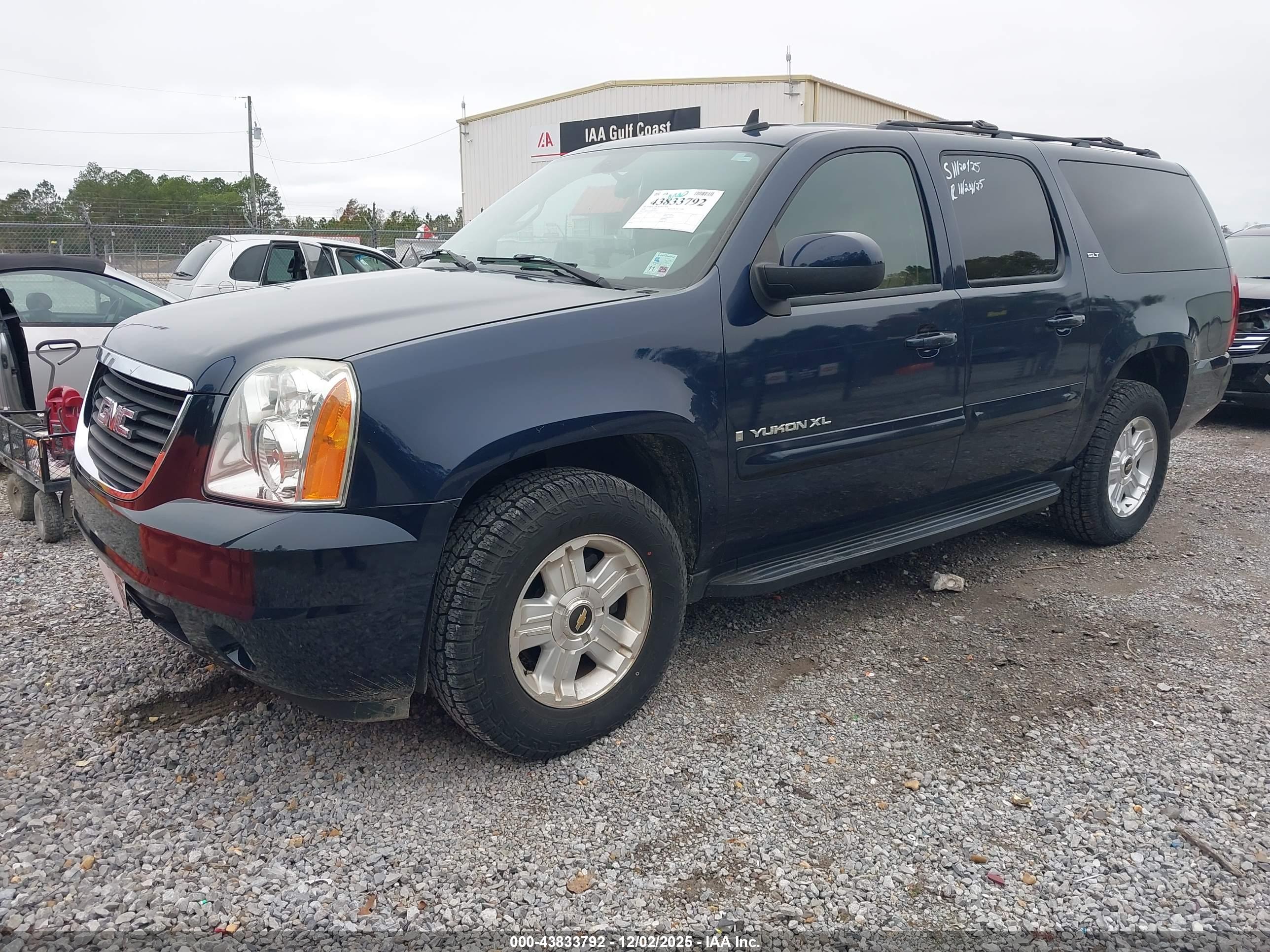 GMC YUKON image 2