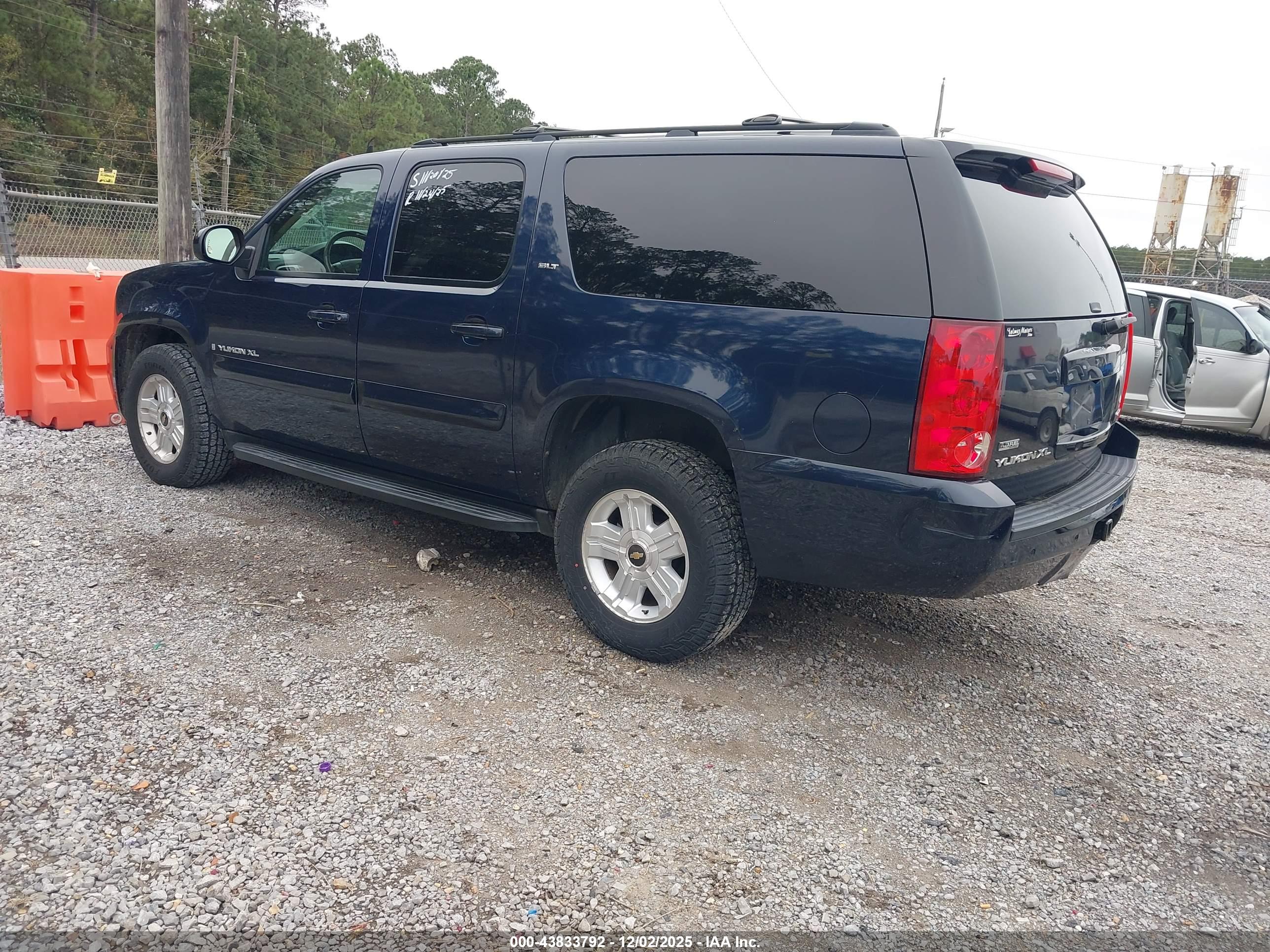 GMC YUKON image 3