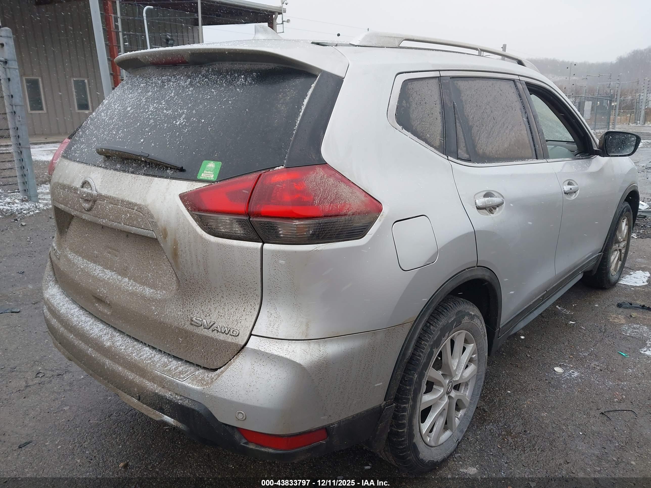 NISSAN ROGUE image 4