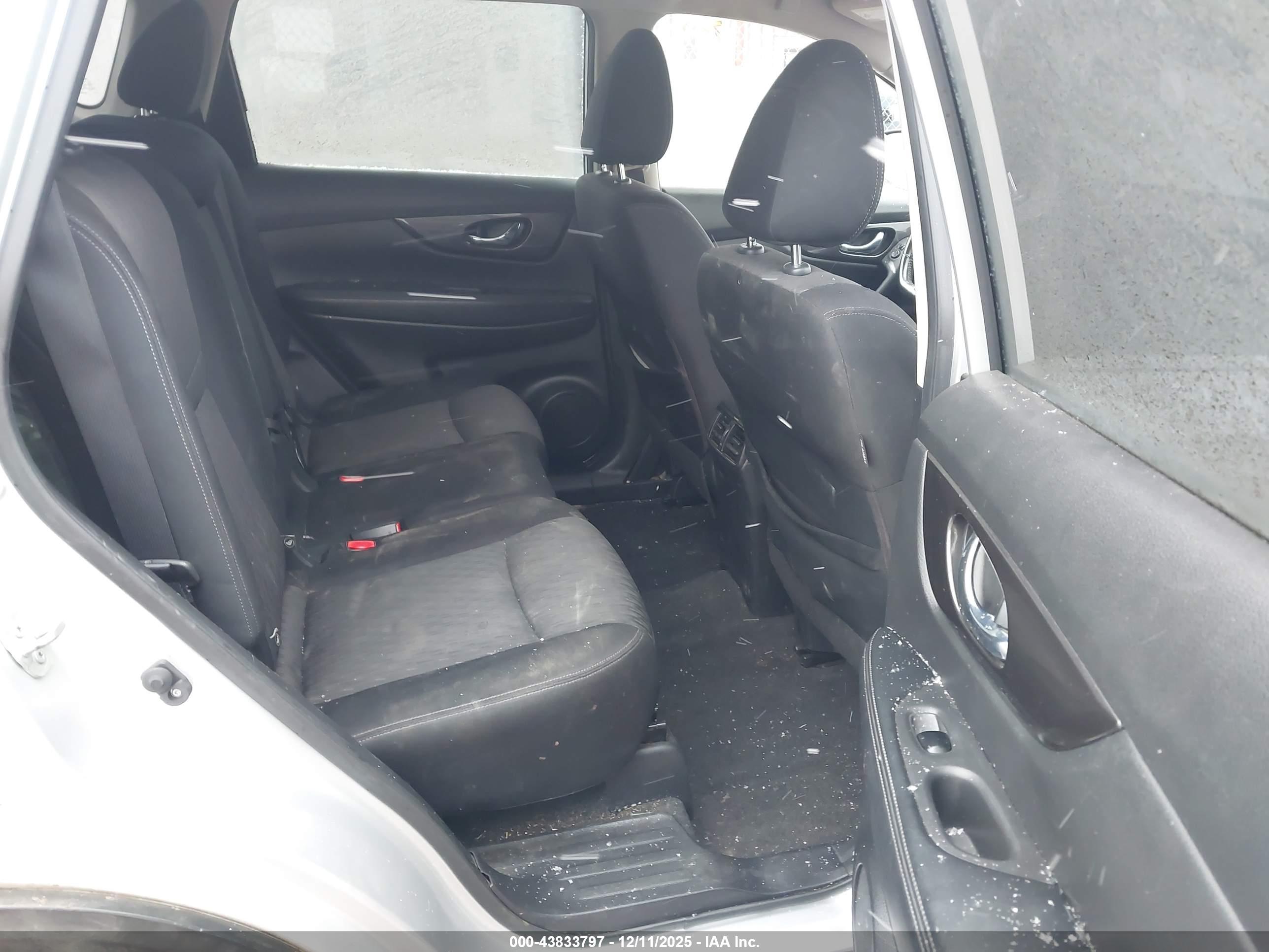NISSAN ROGUE image 8
