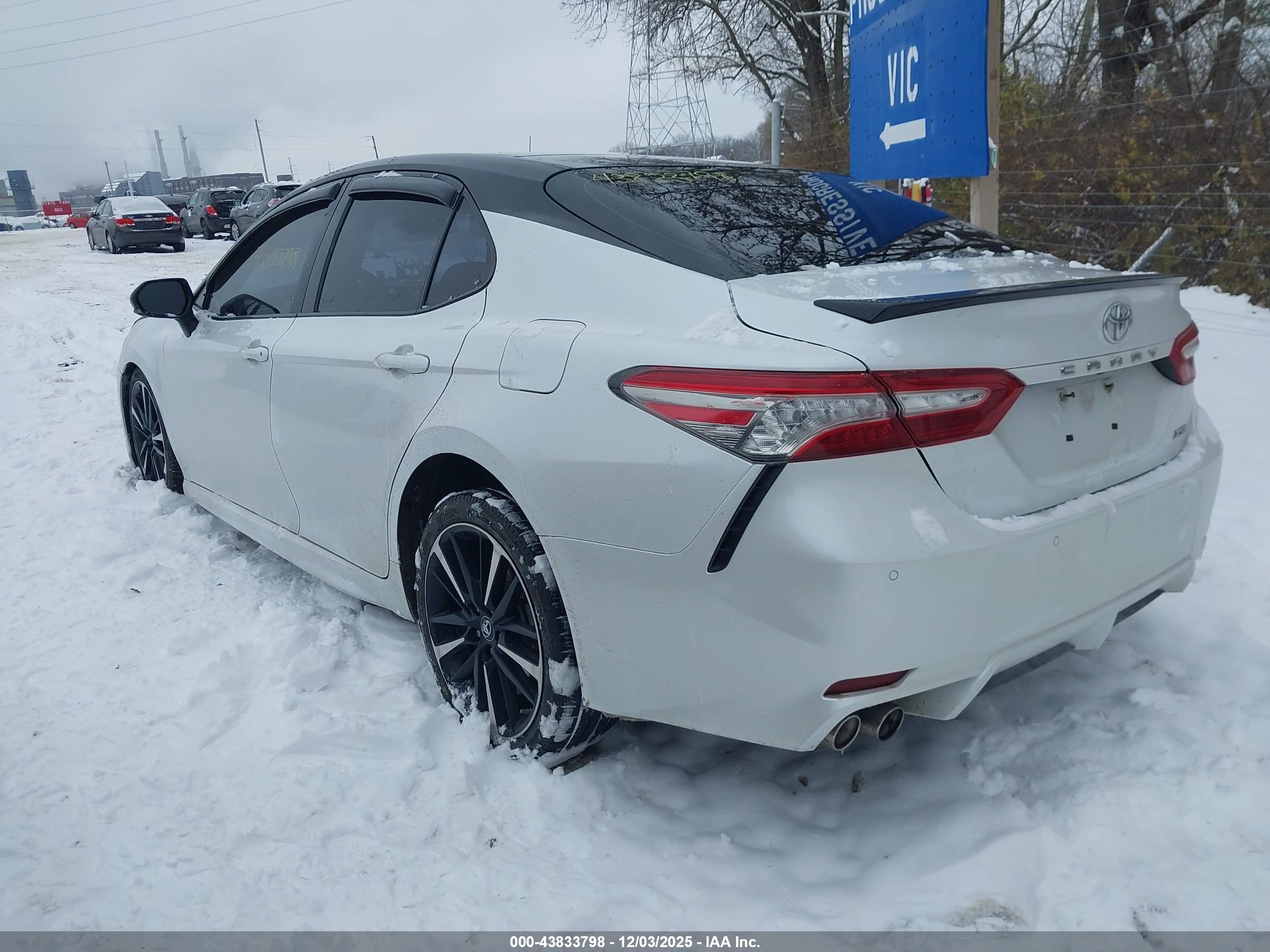TOYOTA CAMRY image 3