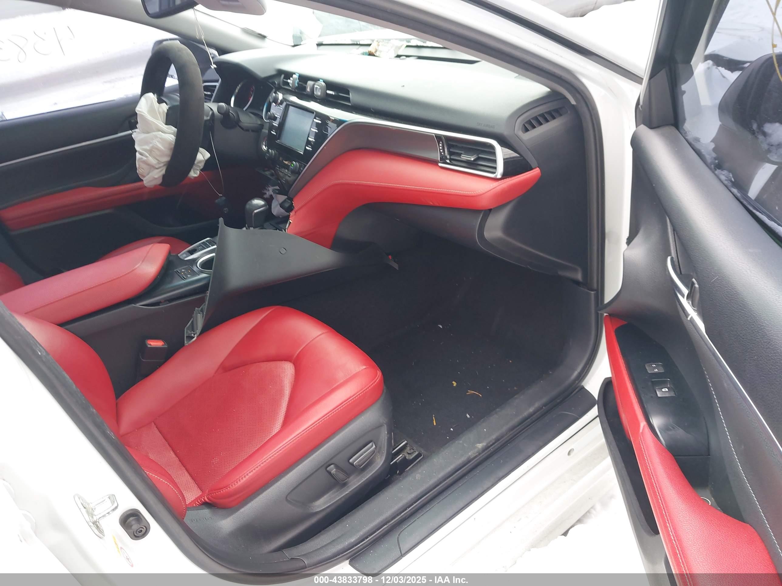 TOYOTA CAMRY image 5