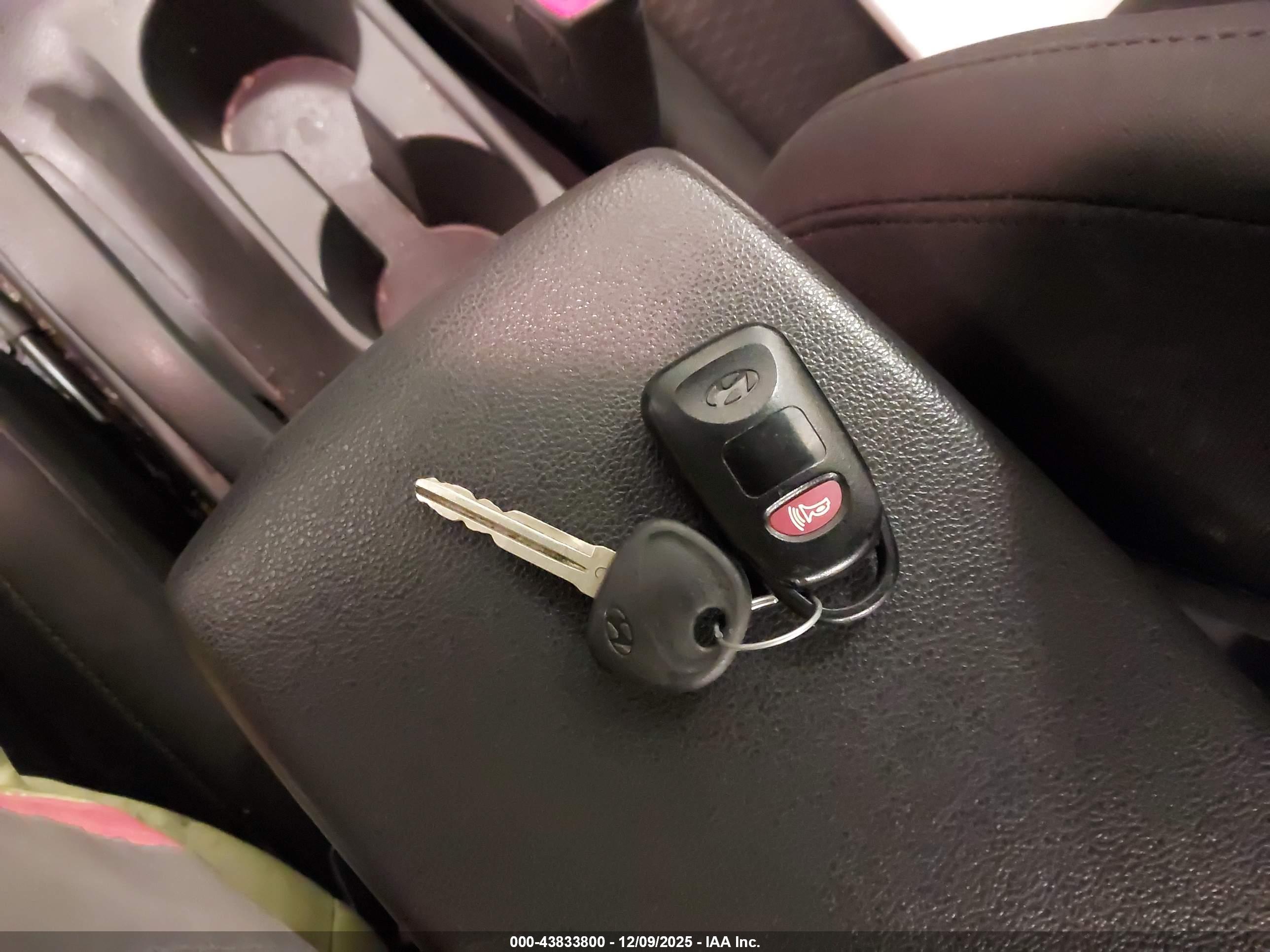 HYUNDAI ELANTRA image 11