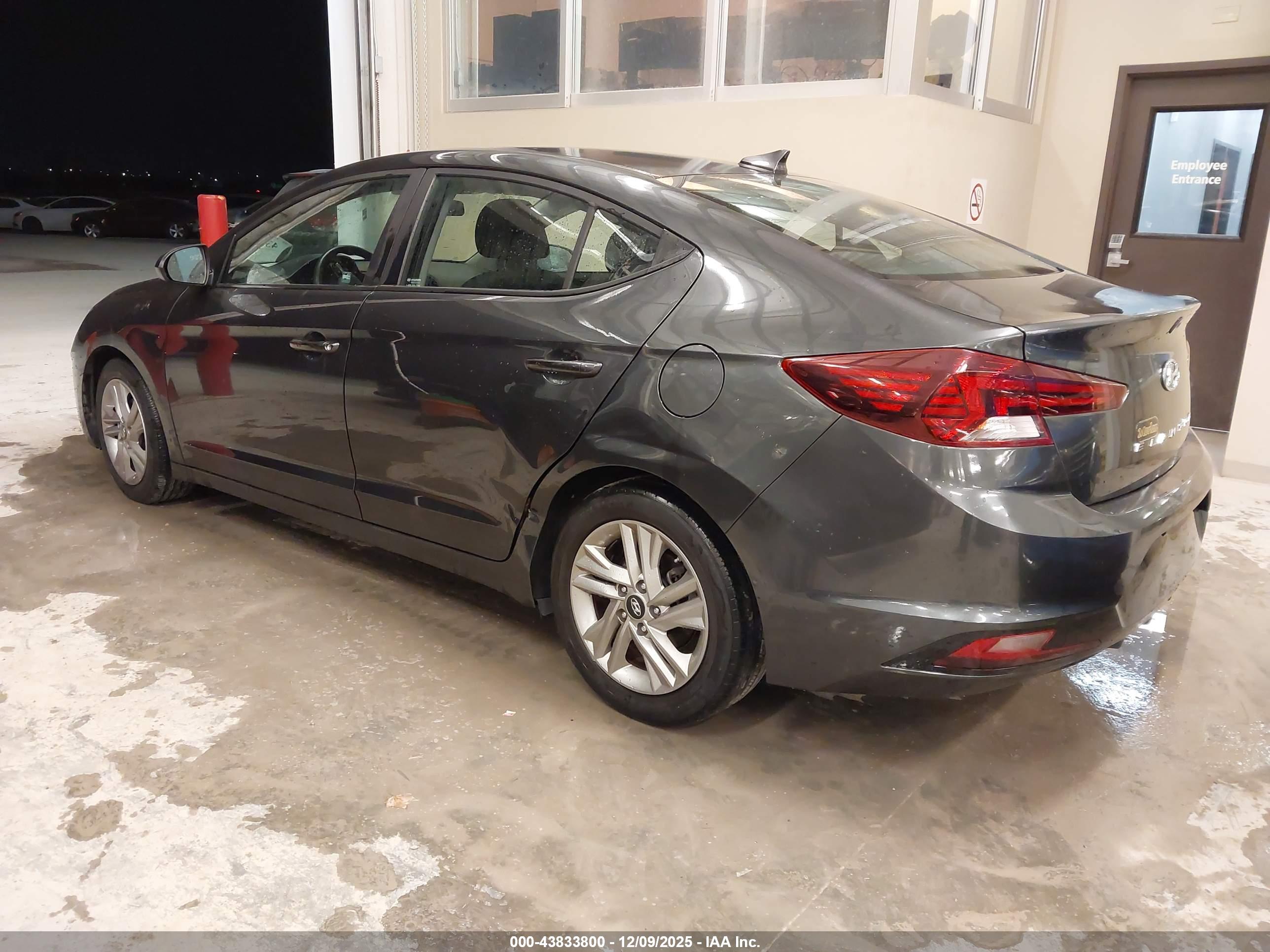 HYUNDAI ELANTRA image 3
