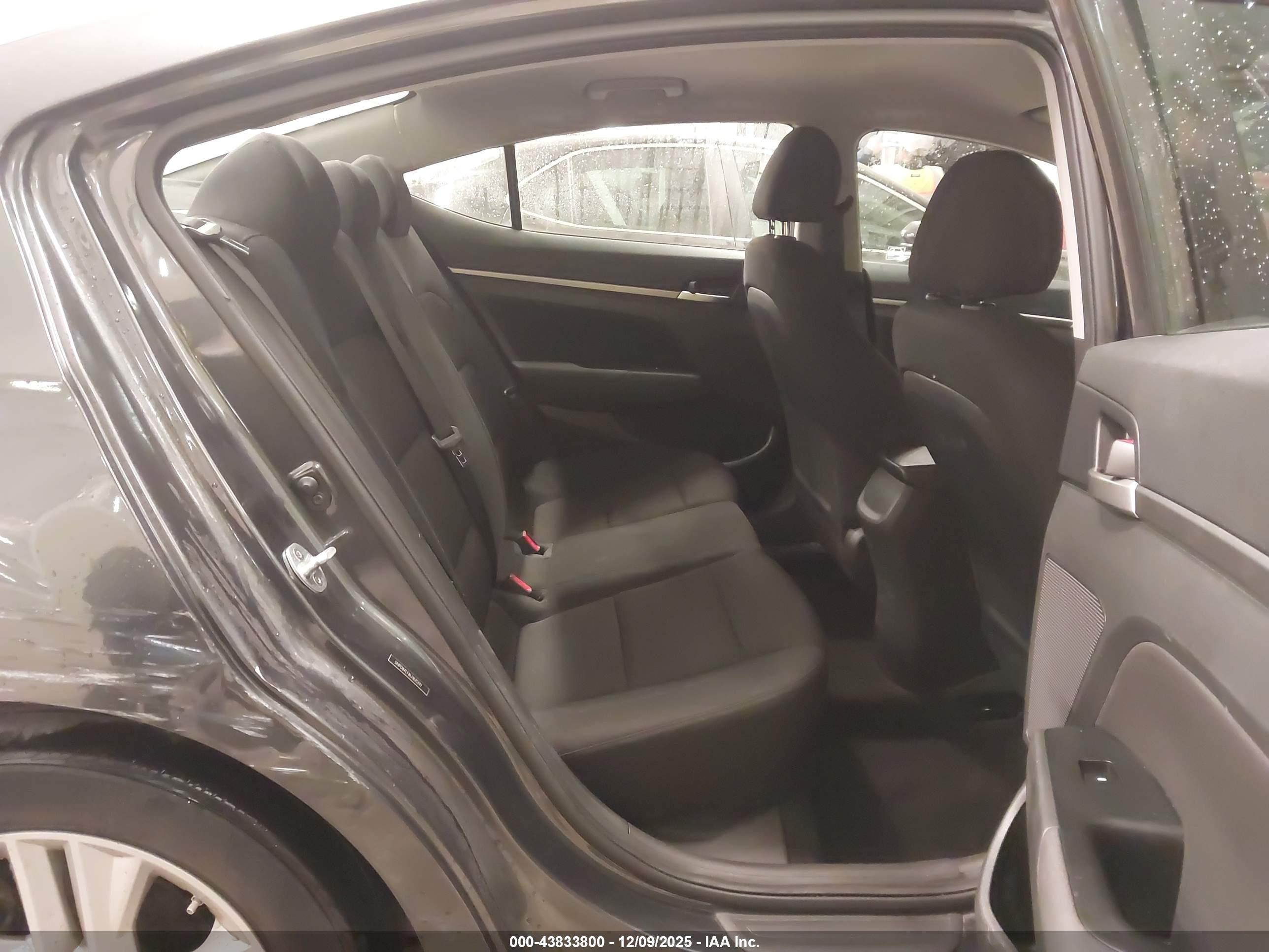 HYUNDAI ELANTRA image 8