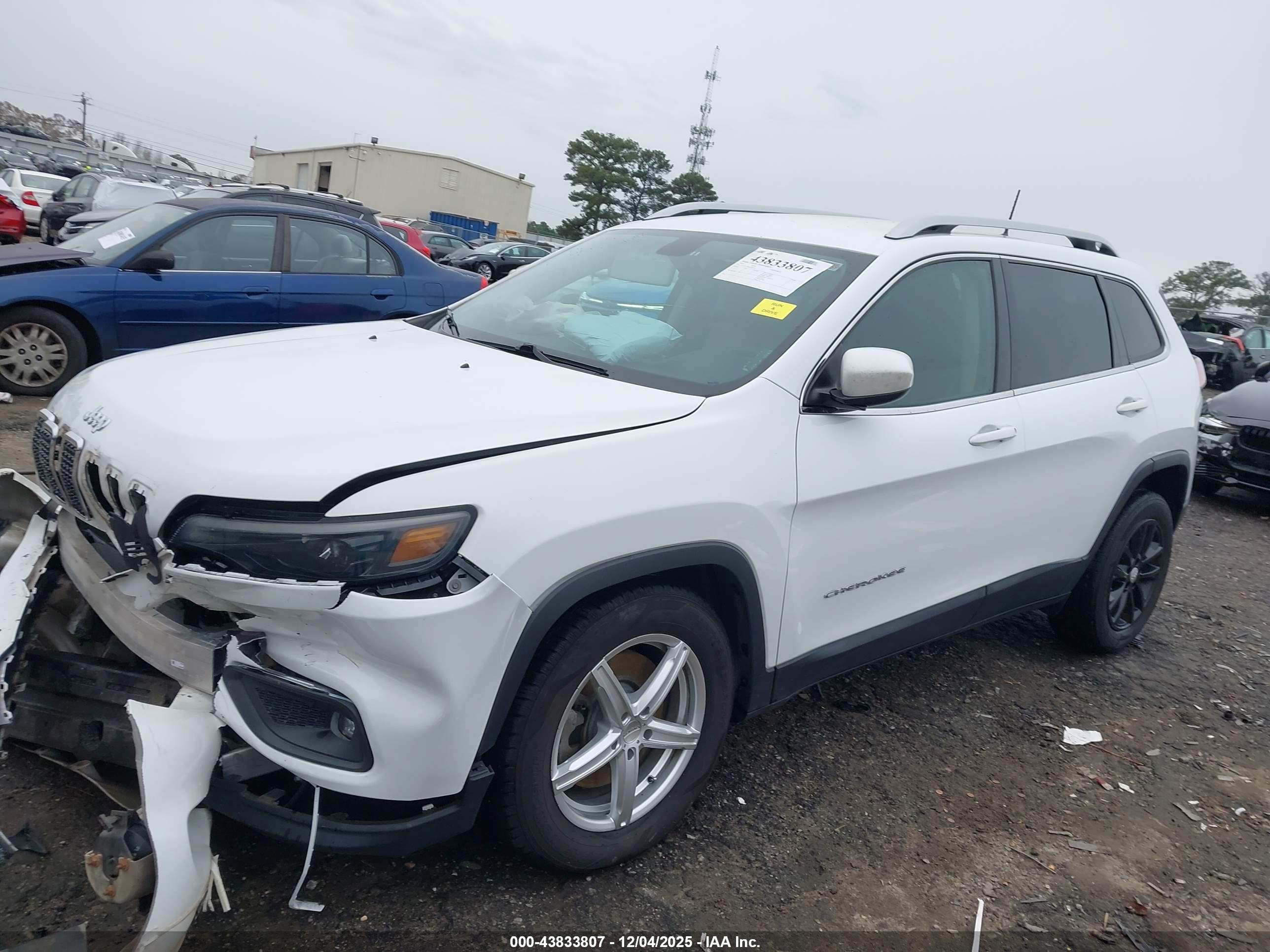JEEP CHEROKEE image 2