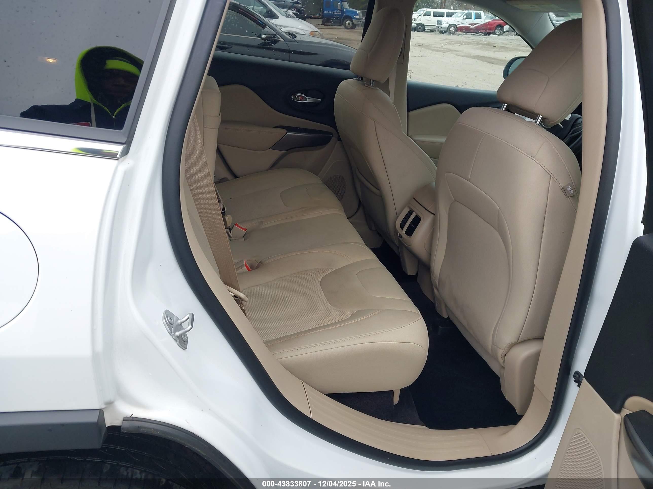 JEEP CHEROKEE image 8