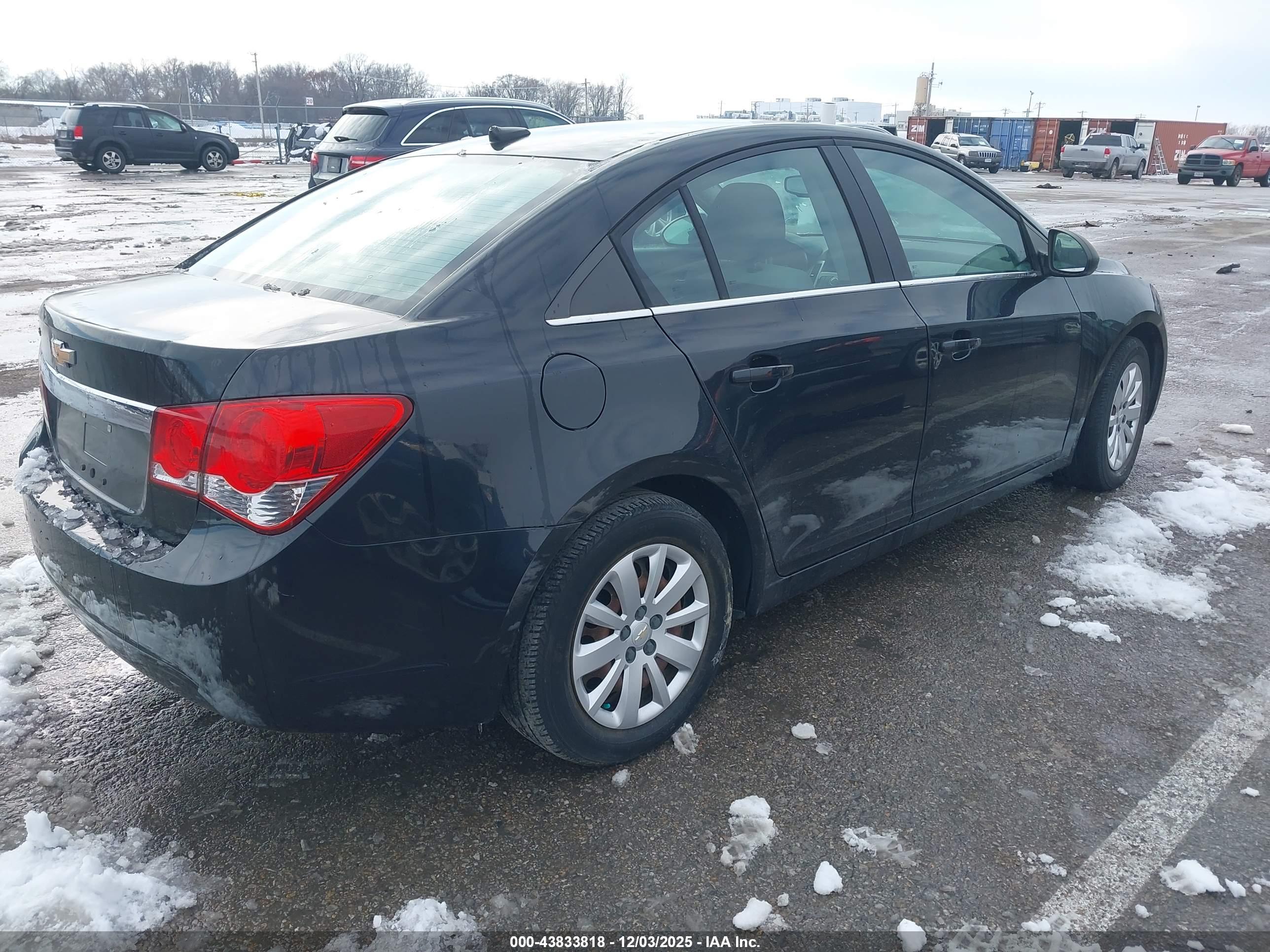 CHEVROLET CRUZE image 4